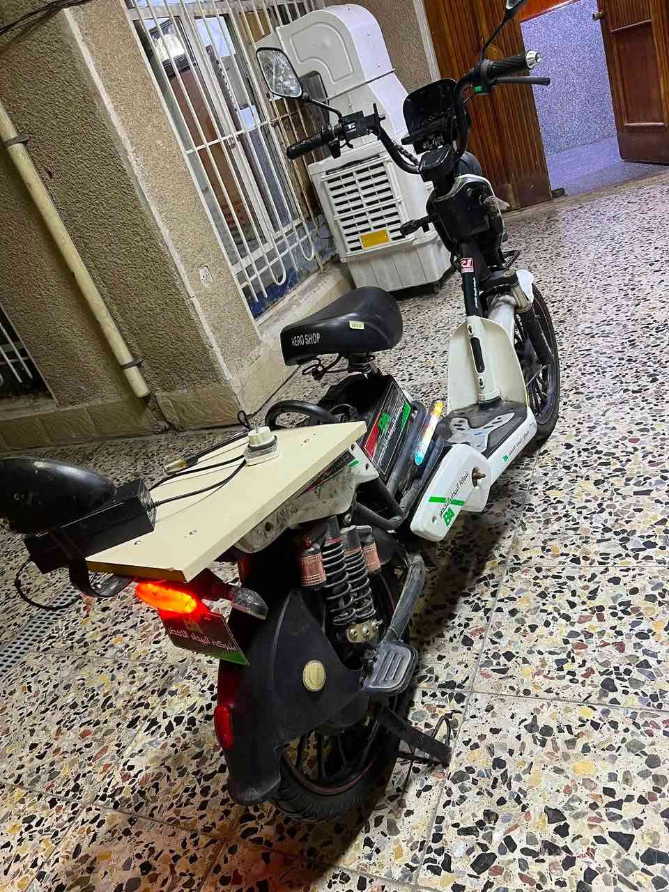 سلام عليكم دراجه شحن للبيع شركه البيداء الأخضر معروفه بل صدريه الدراجه مبدل بطاريات مال ليثيوم و الدراجه كلشي شغال بيهه بلوتوث كلش عالي اشاير شغاله عالي ناصر كلوب بيهه بس التاير الوره بنجر و اليده مال بريك مكسوره فقط البريك الثاني شغال و الباقي كله شغال الكفرات نضيفه و 4
سرع سرعتهه 100 سعرهه150 وبيهه مجال بغداد مدينه الصدر الرقم ***********
