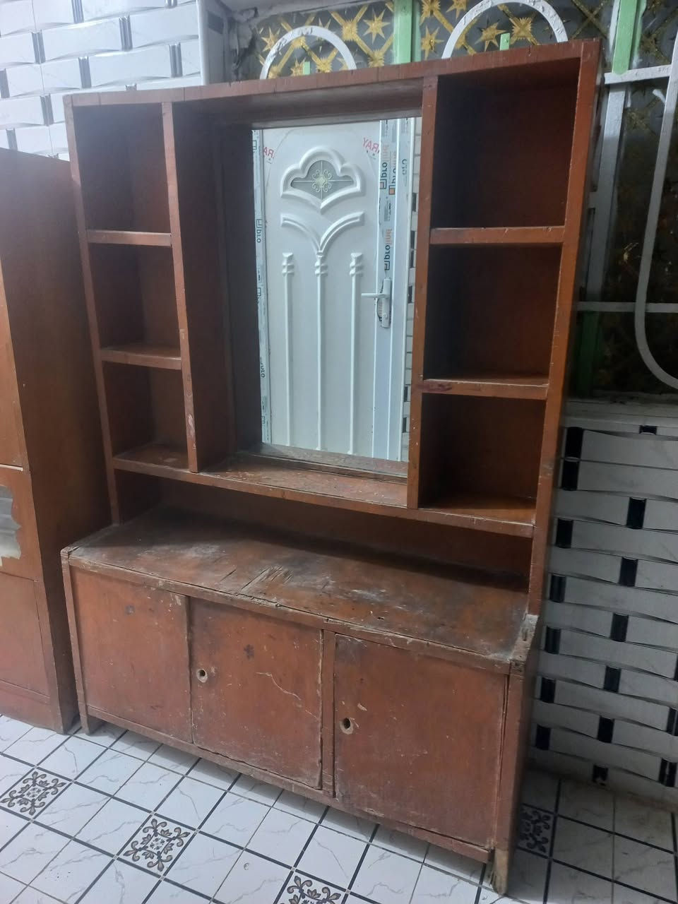 ميز ابو المراية • خشبات • معرض