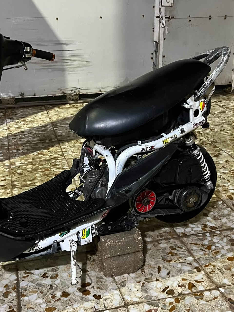 السلام عليكم 
ماكس عدله مزوده 
📌بوشه٥٥ ولفين كبااار 
📌سلف رياضي 
📌كلجات امامي وخلفي رياضي 
📌دبلات امامي وخلفي رياضي 
📌ويل رياضي 
📌يدات بريك رياضي 
📌اكزوز رياضي 
📌بجم ٤ ولفات 
📌كهربائيات كامله 
📌كفرات كامله 
!نقص قبق كلجات 
السعر ٤٠٠ 
مكاني شارع ٨٠ قرب حلويات قصر الشام 
*********** 
متواجد ماسنجر
