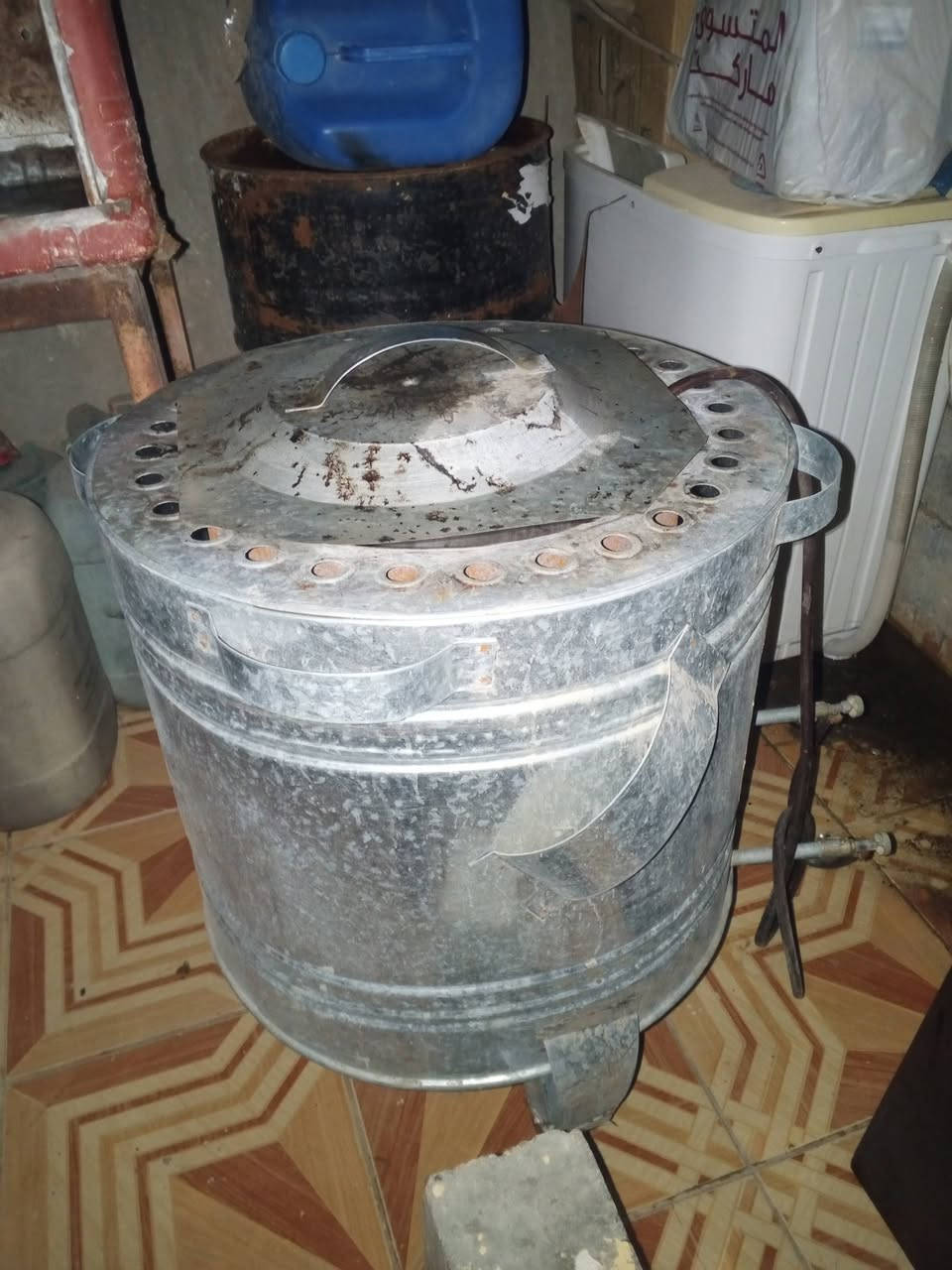 عندي تنور حديد وسط مع منضم للبيع شراي يتصل على هذا رقم ***********
