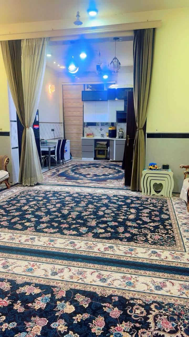 السلام عليكم يوجد بيت للبيع جنس العقار طابو زراعي سند 25المساحة 130 متر بيع مع الاثاث الاثاث كله اسباني درجة اولى البيت طابقين جديد بناء حديث  طريق حلة ديوانية منطقة الدبلة يبعد عن الشارع الرئيسي 50 متر 
للاستفسار الاتصال ع الارقام التاليه
***********
***********
