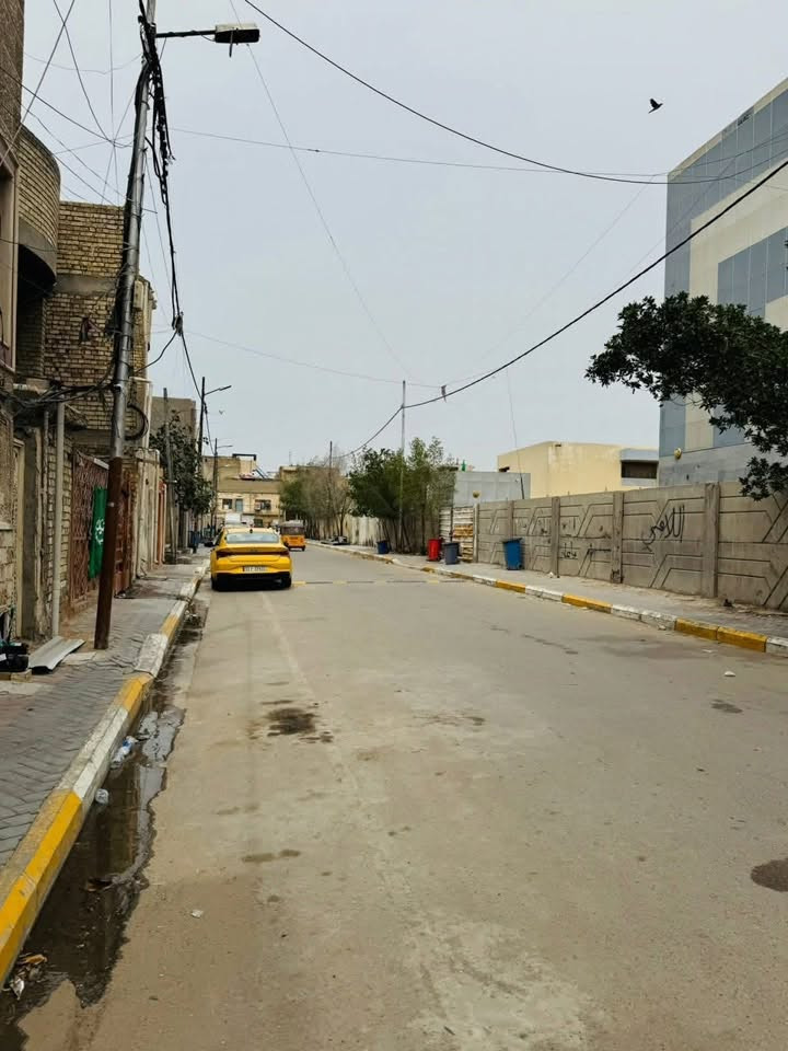 السلام عليكم نصف قطعه المساحه 72م خلفيه للبيع  في قطاع 2مقابل مدرسه الالباب قريب على سوق الولى وشارع الصيانه تحتوي على غرفتين وحمام وتواليت ومطبخ وترك والطابق الثاني غرفه بيها التواصل (***********) ابوعلاء
