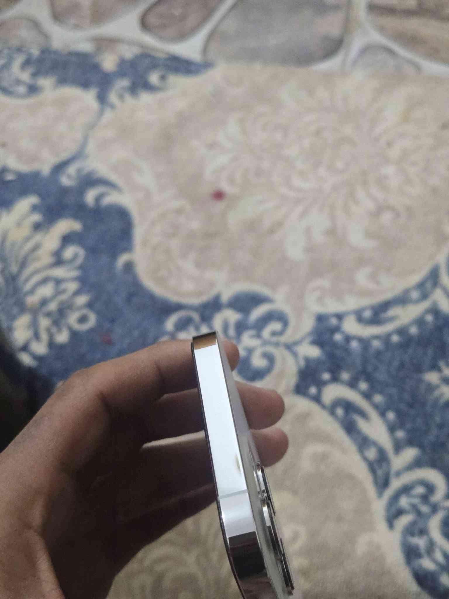 ايفون13برو ماكس كلش نضيف أمريكي مكفول وتر ذاكرة 256 للمراوس ***********
