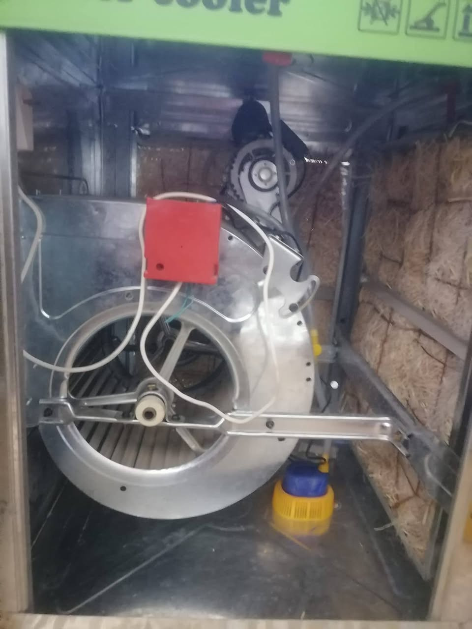 مبردة الشمال مستعملة اسبوع تقريبا نظافة فول السعر 120الف الشراي يتواصل على الرقم ***********
