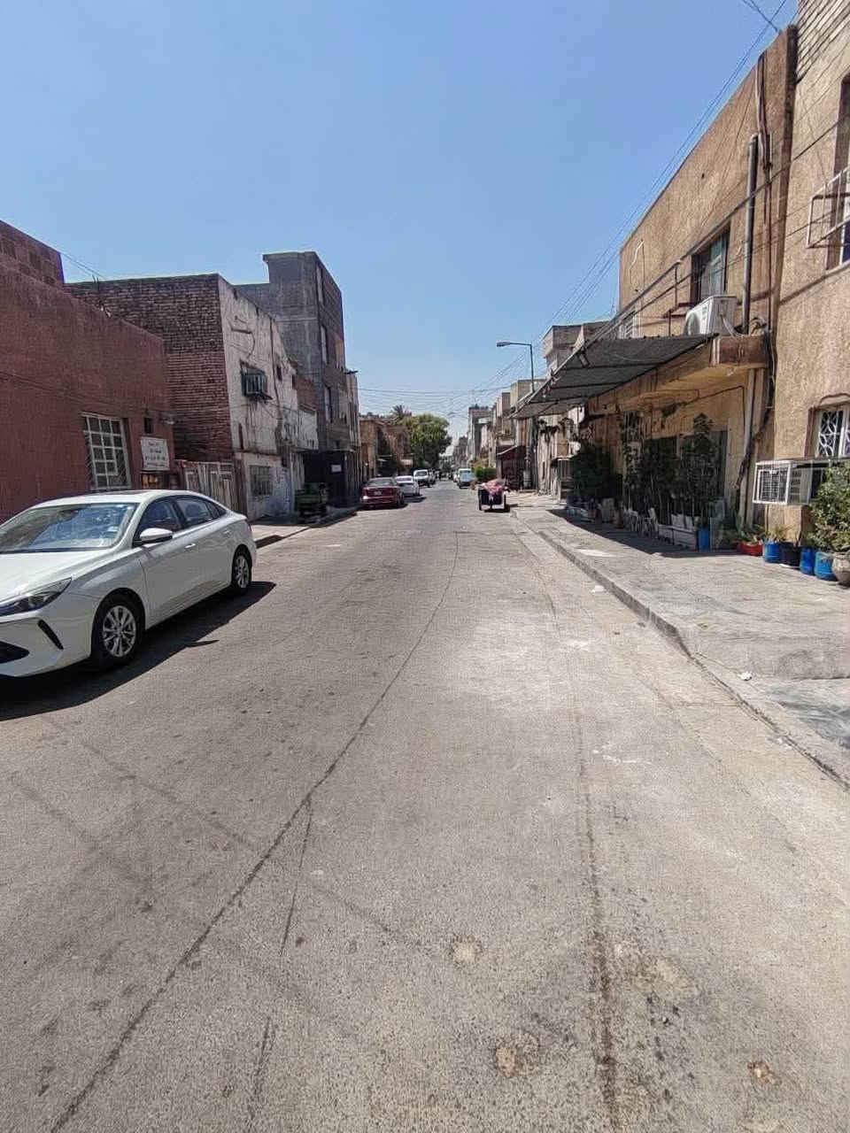 🏡 دار للبيع في الوزيرية منطقة الكسرة محله 302 – ملك صرف وبأسم شخص واحد ( بناء قديم )

✅ لمعرفة السعر : اكتب تم بالتعليقات يتم الرد عليك خاص تلقائي

🔹 مساحة السند: 313 م²
🔹 المساحة واقع حال: 337 م²
🔹 البيع على مساحة السند
🔹 الواجهة: 11.25 متر
🔹 النزال: 30 متر
🔹( يمكن بنائه شقق سكنية ) 

📍 الموقع مميز جداً:
قرب بانزين خانة الوزيرية
وقرب شارع المغرب (شارع الأطباء)
وفي منطقة حيوية ومميزة داخل الوزيرية.

#السعر_مناسب
_____________________________

اعرض_عقارك_يم_مكتب_مجاز_رسميا

◾نقدم لكم خدمات عقارية متكاملة  :

▪️نجد لك عقار يلبي كل احتياجاتك .
▪️نبيع عقارك باسرع وقت ممكن .
▪️نقدم لك موقع عقاري متكامل ( العقاري سيف العامري ) .

◾تابع صفحاتنا لتصلك كل عروضنا الجديدة 

✨ اختار الصح .. وخليك ويا #العقاري_سيف  ✨ 

◾عنوان المكتب/ زيونه / محله 710 / شارع مدرسة بدر الكبرى / قرب اسواق زينيا / مقابل مركز النجده

◾للطلب و الاستفسار تواصلو معنا عبر الارقام الاتية :

⬅️ ***********  يوجد واتس 📞  مهندس سيف 
⬅️ *********** يوجد واتس 📞  ابو عبدالله

#بيع_شراء_ايجار_مشاريع_استثمارات📍
#استثماربناء_تعقيب_ترميم_تثمين_دورسكنيه_عمارات_محال_تجاريه_استثمار_اراضي_بغداد_زيونه_الغدير
