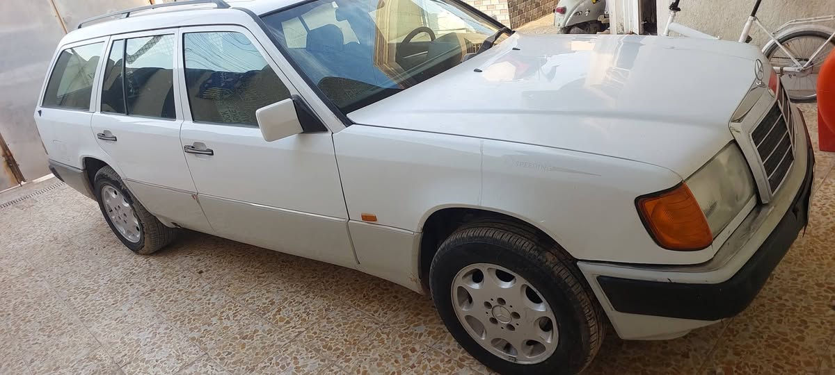 مارسدس استيشن موديل ٩١ سياره بلاديه بيها قليل صبغ محرك ٤ سلندر بلاد جديد حداده جديده تبريد سنتر لوك كله شغال دواخل بلاد جديده مخمل السعر ٤٨ اتصال ***********
