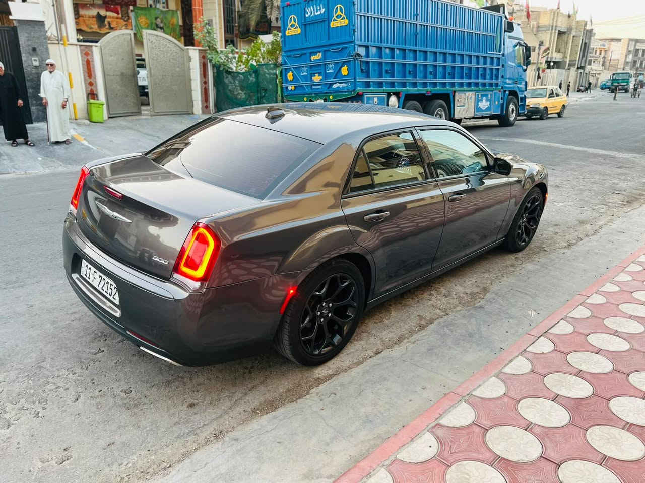 سلام عليكم 
أوباما كرايسلر 
دخول جديد كتاب ضباط مرقم كامل بسمي بغداد
كلين السياره بس اطلع بيه قطعه وحده كلير جماليه
سونار منشور
مواصفات 
شاشه
نقطه عمياء 
محدد سرعه
ماشيه 140 ميل
مكان السياره بغداد
***********
