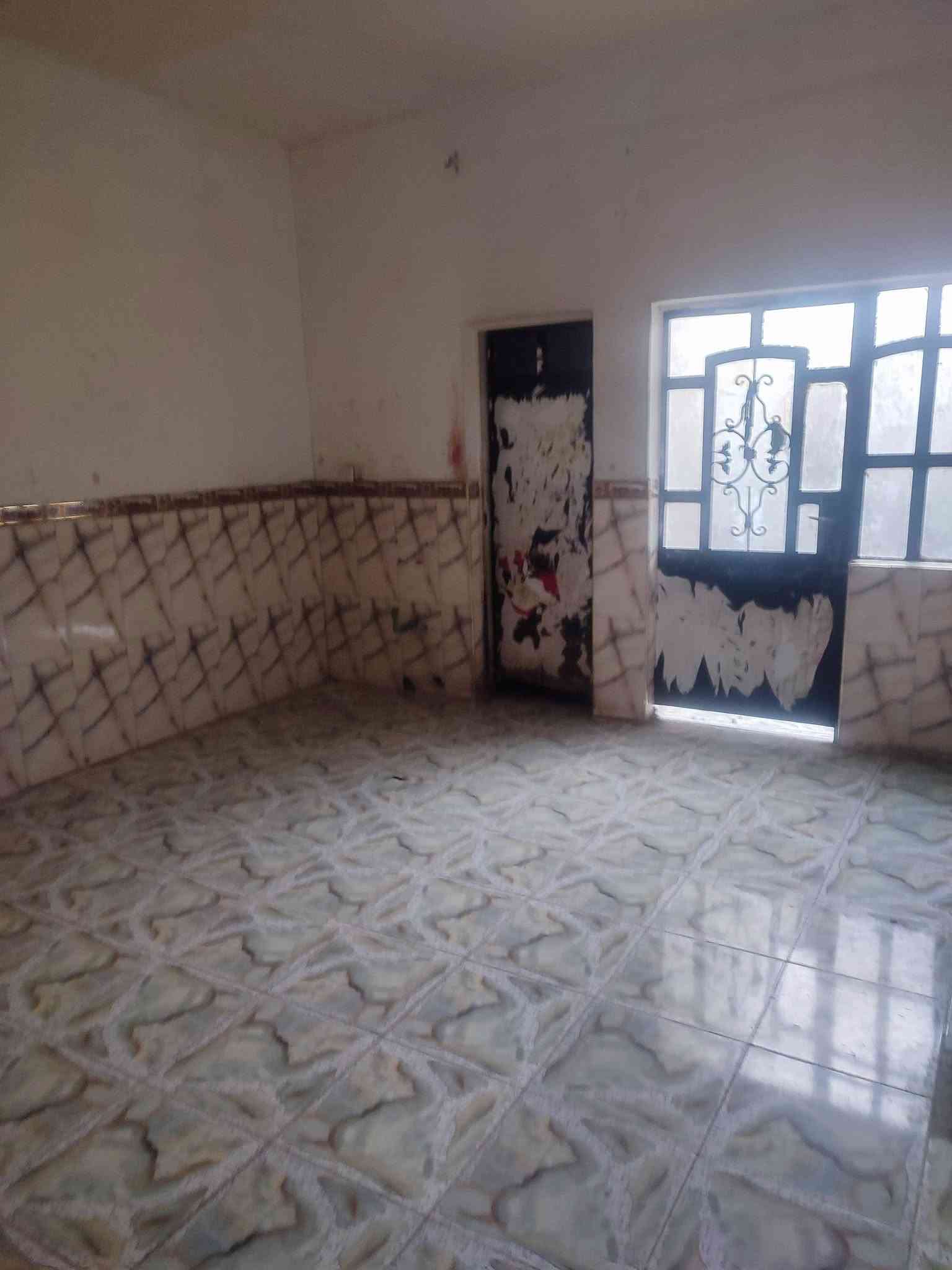 سلام عليكم بيت للبيع مقابيل النازحين 
استقبال وغرفه وصاله ومطبخ وصحيات 
م 150 انزال 20 سعر ب35وبي مجال 
‏‪***********‬‏

