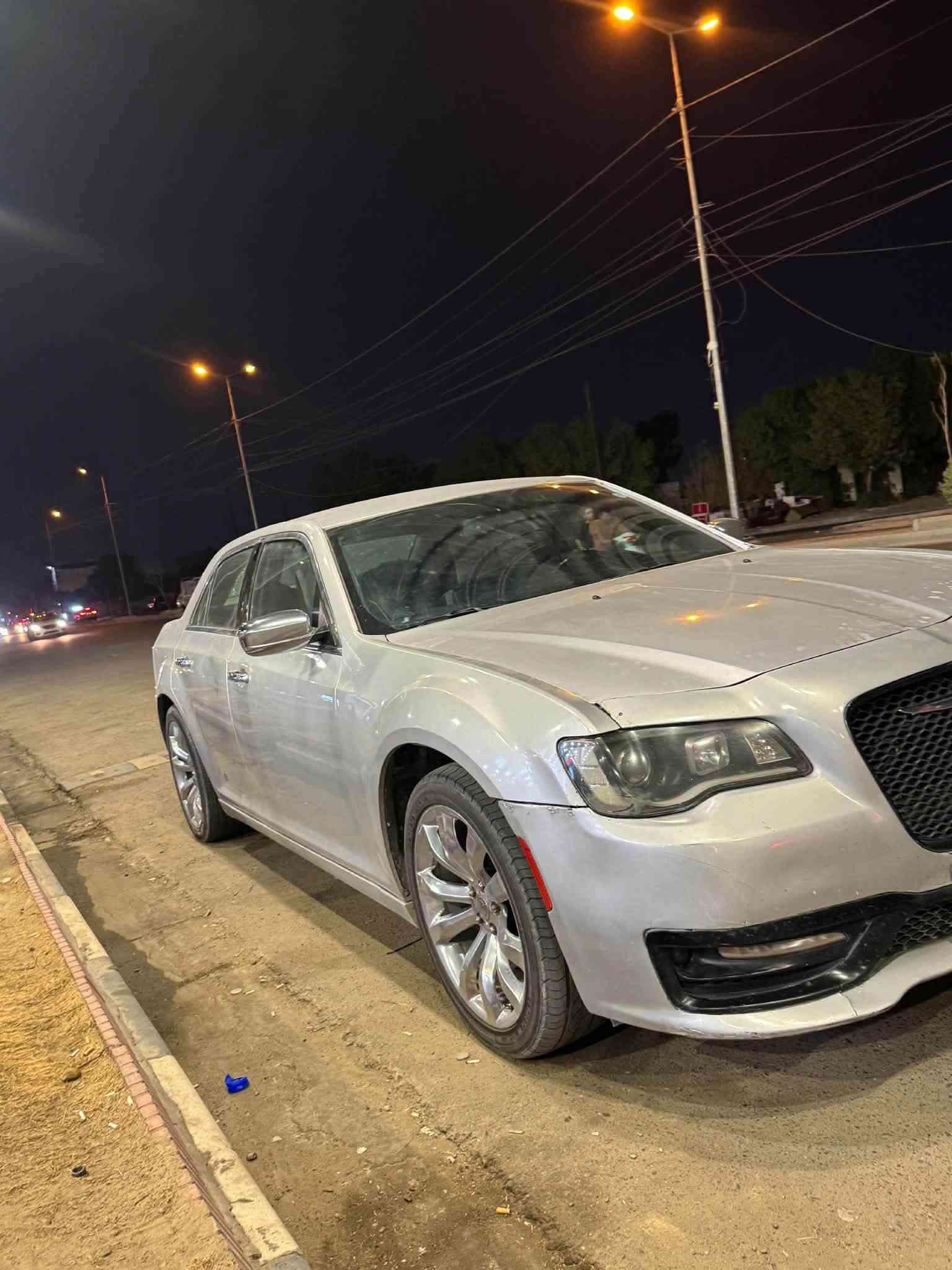 السلام عليكم
‏للبيع فقط
للاستفسار:*********** 
#السعر : 130 
اوباما 2012
C300
صدر جديد 
تخم تاير جديد 
ويل 17 حالياً اليوم بدلته 
تو ويل 
مكينه 3.6
كير طياره 
كير مكينه مكفولات 
تخم بلكات جدد تخم مجاول جدد 
بيهه صبغ بنيد وجامرلغ وباب السكن والي وراه يعني أربع قطع والسونار مرفق ب المنشور 
رقم سليمانية سنوية ورقم جدد وهزه جديده تريد تحويل تريد وكالة .

مكان السياره ديالى /بعقوبه
