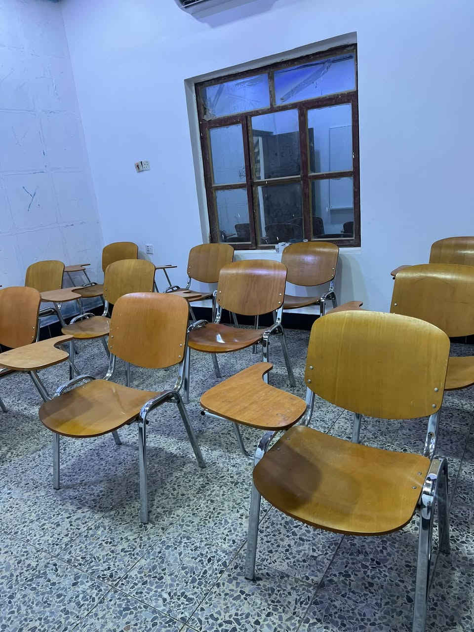 أثاث مدرسي • مكتب إداري • سبورات بيضاء