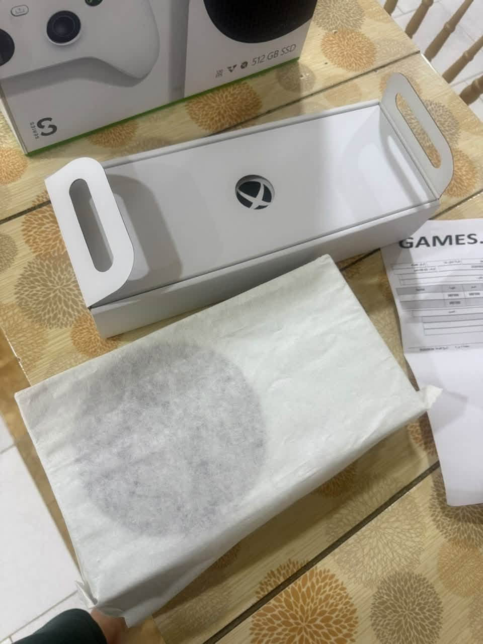 🎮 للبيع | Xbox Series S 512GB — إكس بوكس سيريس S 🔥
✨ جديد جداً — استخدام يوم واحد فقط!
📦 الجهاز بكارتونته الأصلية وحالته ممتازة جداً.

🔹 Xbox Series S — 512GB
🔹 إصدار 2024
🔹 استخدام يوم واحد فقط
🔹 مع كارت الضمان لمدة سنة 🛡️
🔹 ضمان سوفت وير
🔹 تم شراؤه بسعر 680,000 دينار
🔹 وياه Game Pass بقيمة 30,000 دينار
🔹 السعر النهائي للبيع: 625,000 دينار فقط 💰

🔥 الجهاز نظيف جداً وشبه جديد، بكارتونته وكامل ملحقاته.

💰 625 ألف دينار
ملاحضة في الوصل موجود تاريخ الشراء ..🔥
للتواصل ***********
