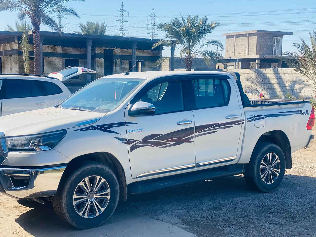 هايلوكس فور ويل • ٢٠٢٢ • رقم بغداد