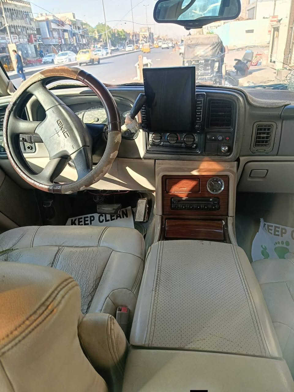 سلام عليكم للبيع سياره جمسي موديل 2001 سنويه تنتهي 2028 سوبرمان فول نضافه مكينه 6100 كير 1000 تبريد ثلج مكان بغداد ***********
