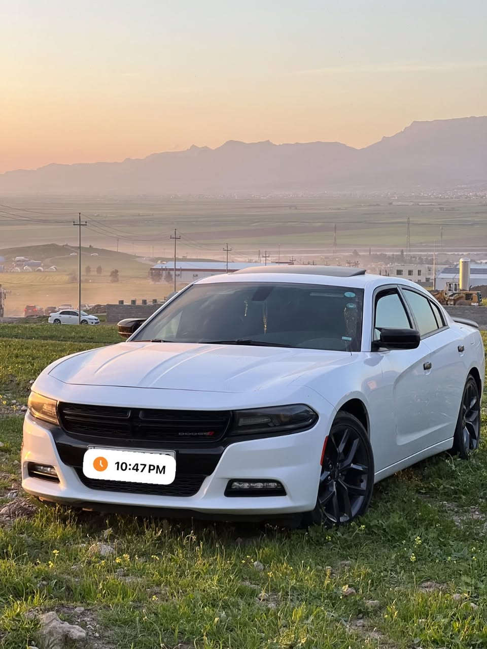 سلام عليكم من رخصة إلادمن جارجر موديل 2021 لون ابيض مواصفات sxt plus اعلى فئة بل sxt السيارة وارد أمريكي كلين تايتل بيها فقط كارت صغير بل الجاملخ الخلفي ماشية 65 الف مايل لاستفسار على الرقم *********** السعر المطلوب 263 ورقة ومجال وشكرا
