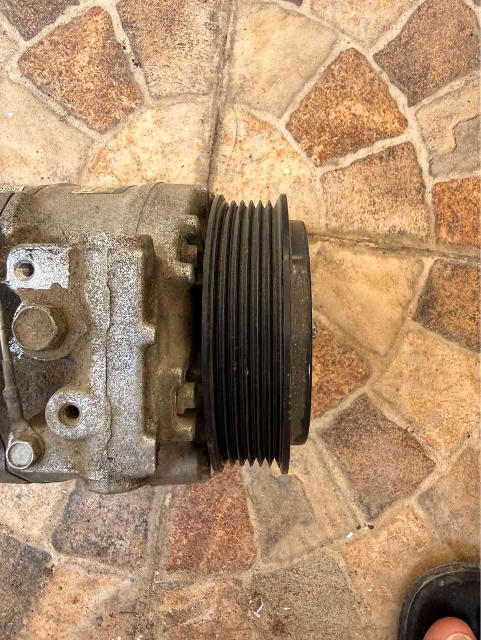 كومبريسر مارسيدس  E200-E250 -C180 مستعمل شغال كهربائي داخل ابيض 
جان عندي مشكلة بالثرموستات والمنضومة تجمد فجبت منضومة كاملة وبدلتهة والكمبريسر شديت جديد ميكانيكي حتى ميجمد  وهذا ضل زايد عندي وشغال الي يفيدة يتدلل
***********

