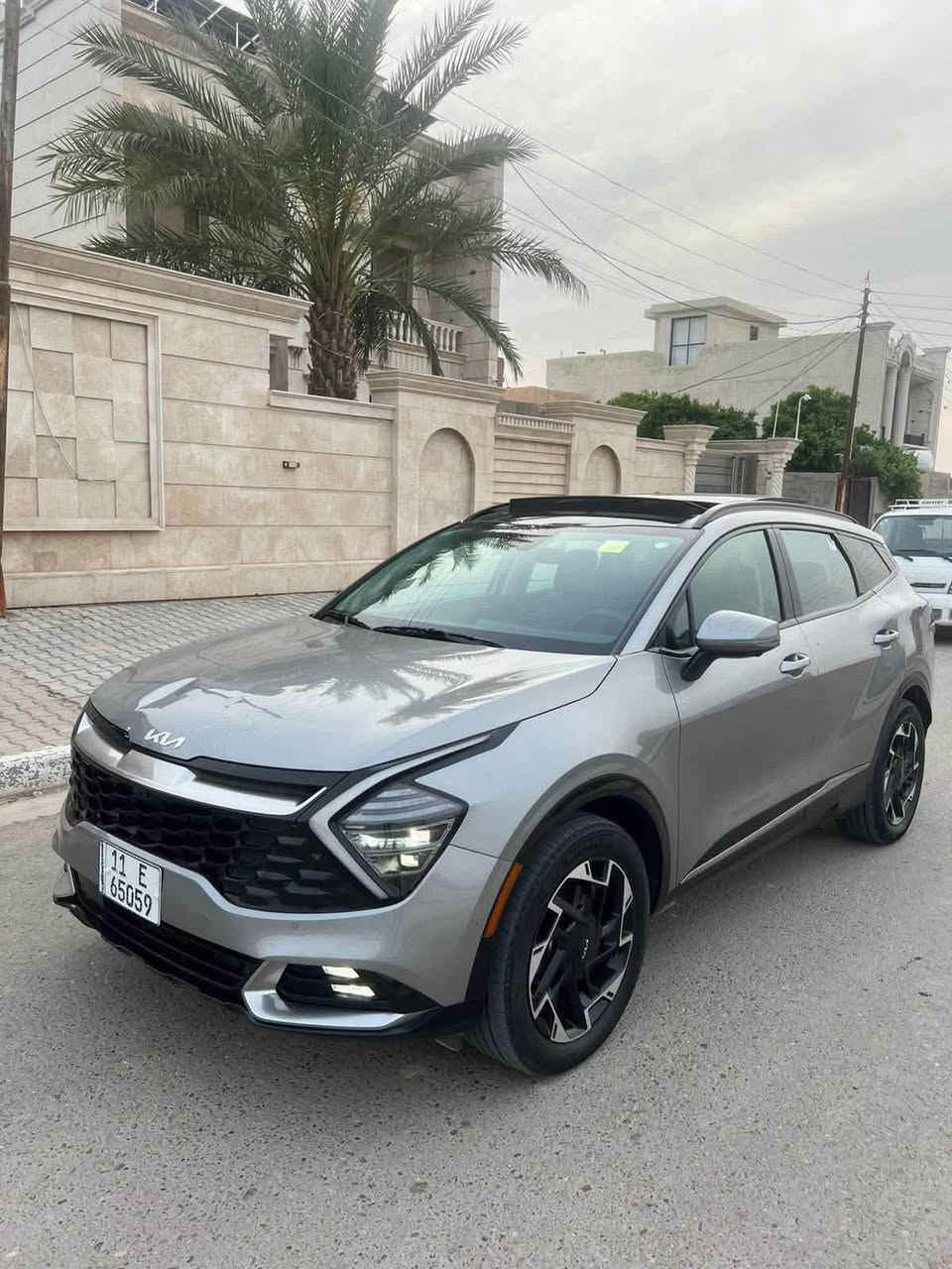 KIA SPORTAGE PLUG-IN  HYBRID SX 2024
📍السياره موجوده في بغداد للتواصل  ***********

كيا سبورتج  هايبرد + بلكن SX 2024 برستيج 
المسافة المقطوعه 45940mi
اللون .سلفر 
محرك. 1600 تيربو هايبرد 
الموديل 2024
مرقم بغداد 

                  ======= الاضافات👇👇 ======
  
فتحة بانوراما 
شاشة كبيره نفكيشن 
رادار امامي
 مانع تصادم
مانع انزلاق 
تحديد مسرب .
نقطة عمياء .
تصحيح مسار 
بصمه تشغيل 
بصمه ابواب 
كاميرا خلفيه 
كاميرا عداد 5 
كاميرا 360
طارة مدفية 
تشغيل عن بعد سياره 
كراسي مدفية + مبرد 
كراسي كهرباء عداد 2 
كراسي جلد 
كراسي ذاكره 
كراسي 5 راكب 
مثبت سرعة
تحكم ستيرن
شاحن وايرلس
هاند بريك كهربائي
حساسات خلفيه + اماميه 
حساسات مانع تجاوز 
ويل قياس 19
دفع رباعي 
باب خلفي كهرباء 
اضويه امامي زنون LED
اضويه خلفيه LED
كشافات LED
دفع رباعي 4X4
نظام GPS+خرائط 
كندشن مركزي امامي او خلفي 
وبلوتوث 
مدخل USB+ AUX
تحريك السيارة عن طريق البصمة 

🚗🚗حادث السياره كما موضح في الصور 🚗🚗

 

للتواصل  / ***********
