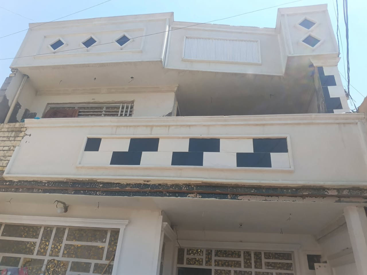 سلام عليكم الدار البيع طابقين السكن بغداد بوب الشام قرب معمل الغاز السعر 120وبي مجال وهاذه رقمي ***********
