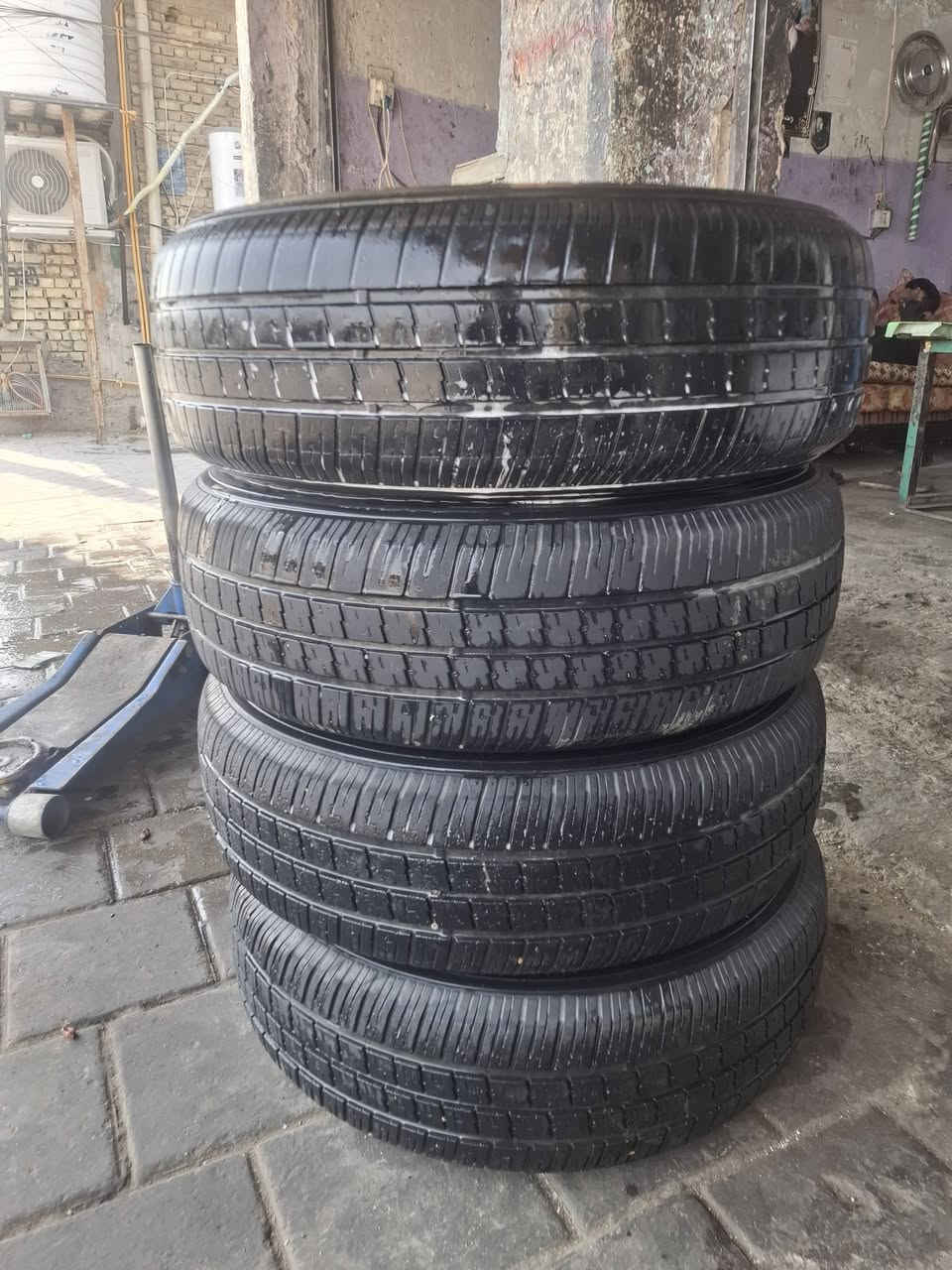 د طخم تاير تاير خط ابيض القياس 185/70/14  نضافتهم فوك النص عمر بيهن كم بنجر قيم وخذ بغداد مدينه الصدر 
***********
