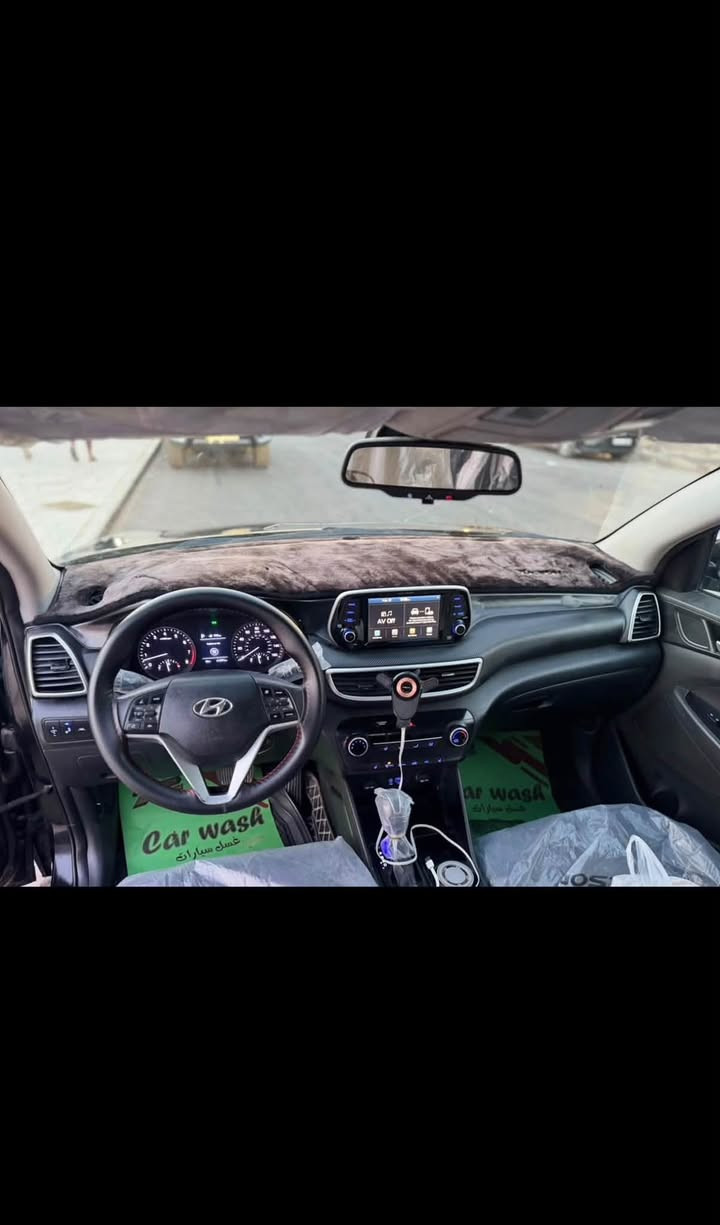 هونداي توسان 2021 
محرك 2000
بصمه تشغيل وبصمه ابواب 
كشن كهرباء
شاشه كار بلي
تحديد مسار 
كامرا دواره 
لايت عالي ناصي زنون 
على ايدي صار سنتين 
حادثهه جاملغ امامي وحافه البنيد السياره احلى من الصور  ماشي64 
السعر 148وبيهه مجال بسيط 
العنوان بغداد البلديات للستفسار ***********
