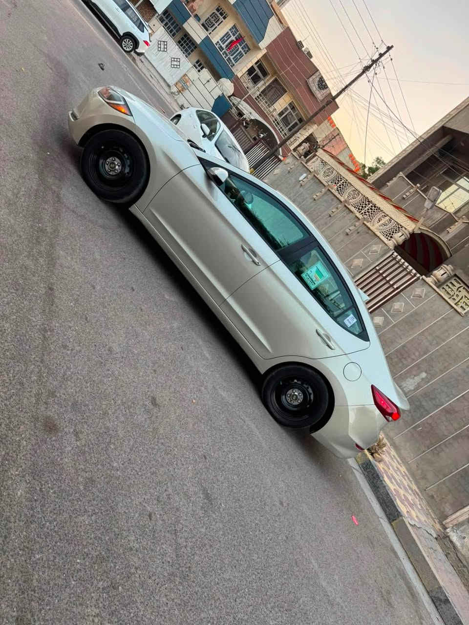 السلام عليكم هونداي النترا موديل 2017حادث مرفق بل منشور السياره ليبل واحد بدون تبديل وصبغ السياره جديده حيل مال جناي 
مواصفات 
شاشه كامره 
تحكم ستيرن جهتين 
مانع نزلاغ 
ثلاث انضمه قياده 
نضمام ايكو 
محرك 2000 دوش لا تبخير و لا تنقيص 
كير ATM  المرغوب 
حساس مقود 
مانع تصادم 
بعد هواي مواصفات معروفه رقم بغداد بسمي تحويل ثاني يوم مصفره غرامات سنويه جديده هزه جديده مكان السياره بغداد رقم الهاتف***********
