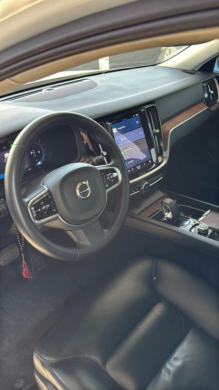 Volvo 2024 S60 plus
فول موصفات  بوند صبغ 
بدون ارباك بدون دواخل  محرك 4 بستن توربو 
شراي اتصل. *********** أربيل, العراق
