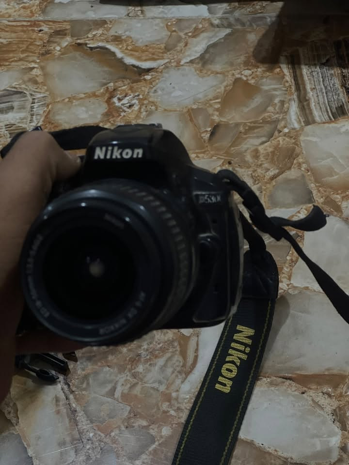 كامرة نيكون 5300 • نظيفة