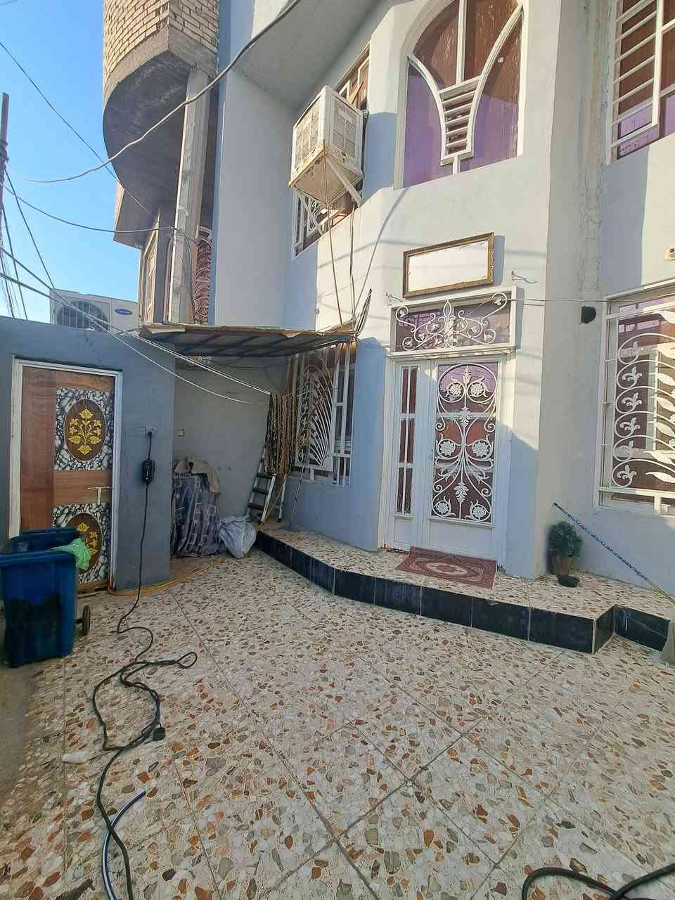 بيت للبيع مساحه ١٣٠ متر
طابقين الاول غرفه صاله ستقبال مطبخ تخاريج الثاني غرفتين صاله تخاريج 
العنوان كوفه حي العسكري قرب مسجد السهله شارع ١٠ موقع مميز ٥ دقائق يبعد عن مسجد السهله للاستفسار الاتصال 
***********
