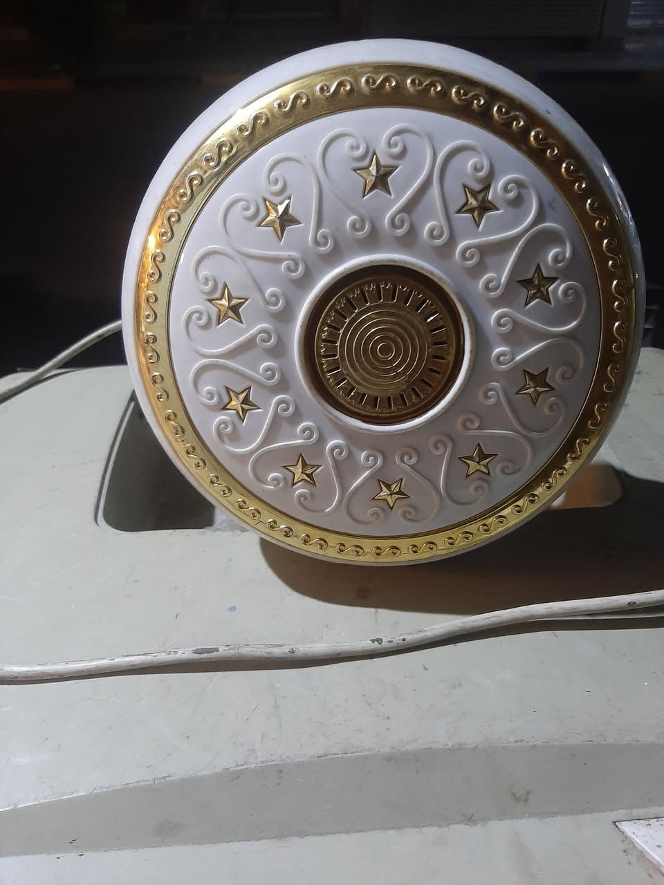 من رخصة الادمن للبيع مروحة جداري كبير ومروحة سقفي شرط الشغل السعر عال الخاص الاتصال عل*********** او واتساب
