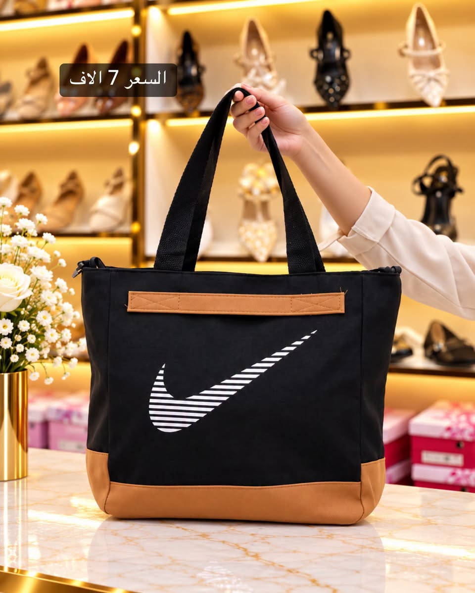 يجنن توت باك 🤩الحجم الكبير 💓 

السعر 7 الاف🫣 

‏‎❇️ متوفرة خدمة توصيل 🚕 لجميع المحافظات ❇️

للحجز والاستفسار 
عن طريق الواتساب 📲 
‏‎
المحافظات الجنوبية  *********** 
المحافظات الشماليه  ***********

🥳العنوان : نجف شارع سلام غري مقابل مخبز الباشا 🥳
‏‎أوقات العمل من 12 ضهراً الى 9 مساءً⁩⁩⁩⁩⁩⁩⁩⁩⁩⁩⁩⁩⁩⁩⁩⁩⁩⁩⁩⁩⁩⁩⁩⁩⁩⁩⁩⁩⁩⁩⁩⁩⁩⁩⁩⁩⁩⁩⁩⁩⁩⁩⁩⁩⁩⁩

نص مكتوب في الصور:
- السعر 7 الاف