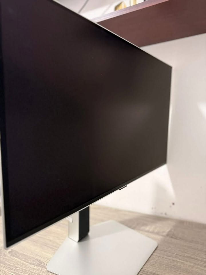 شاشة سامسونك G6 نظيفة كلش للبيع
Flat 
* دقة QHD 2560×1440
* تحديث خرافي 500Hz
* استجابة 0.03ms GTG
* HDR10+ Gaming
* VESA DisplayHDR True Black 500
* تباين 1,000,000:1
* تغطية ألوان 99% DCI-P3
* FreeSync Premium Pro
* G-Sync Compatible
* HDMI 2.1 ×2
* DisplayPort 1.4
* حامل قابل للتعديل بالارتفاع والميلان والدوران والـPivot
* دعم VESA 100×100

السعر مليون وبي مجال للاستفسار ***********
