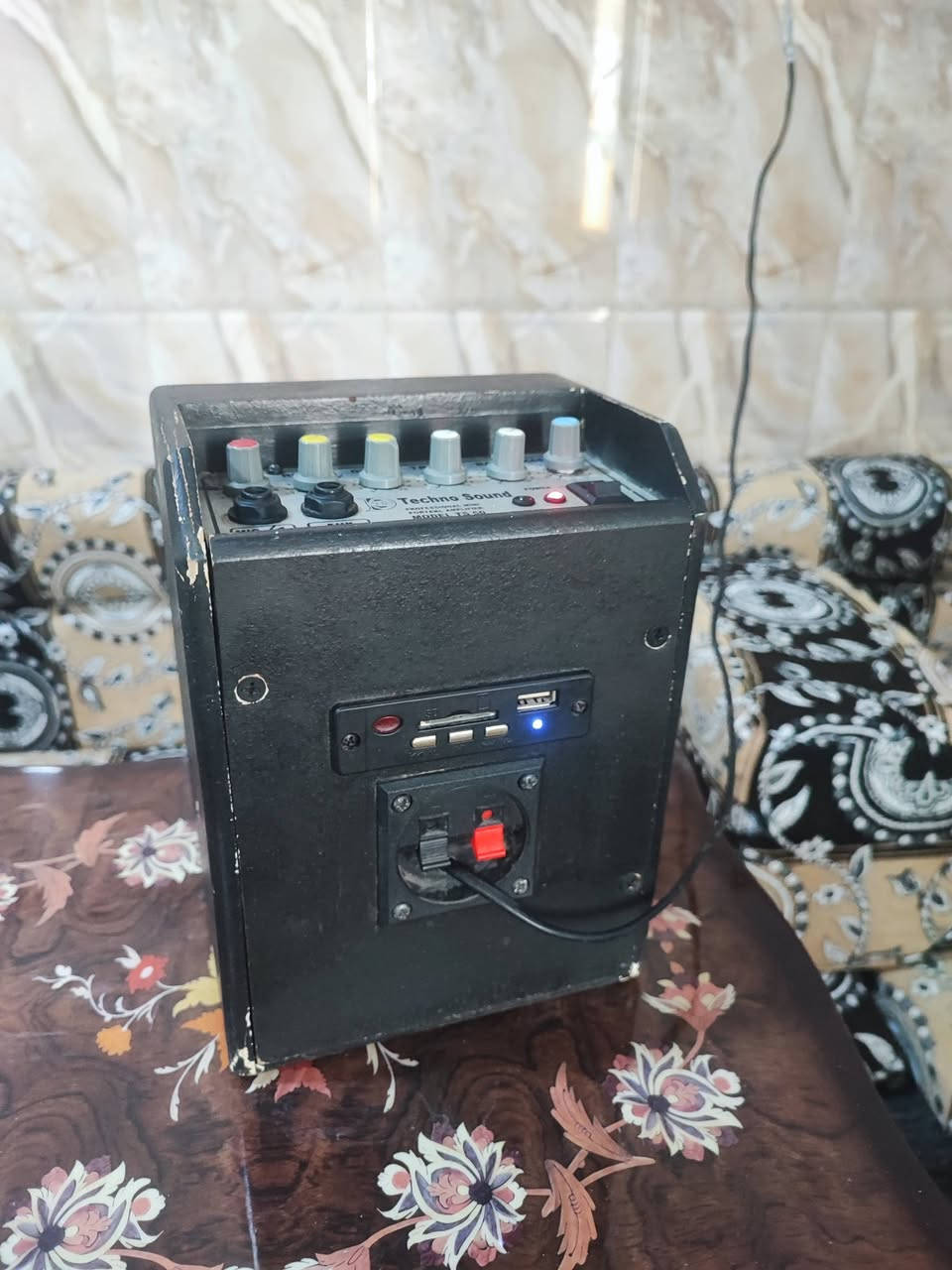 جهاز ملايه حجم صغير تكنو ساوند المرغوب يشتغل مايك واواكس وام بي ثري  نظافه 85 بالميه صوت صافي صدا حلو يشتغل ع الكهرباء فقط يحتاج بطاريه السعر 50 الف موجود توصيل لجميع المحافظات ***********

