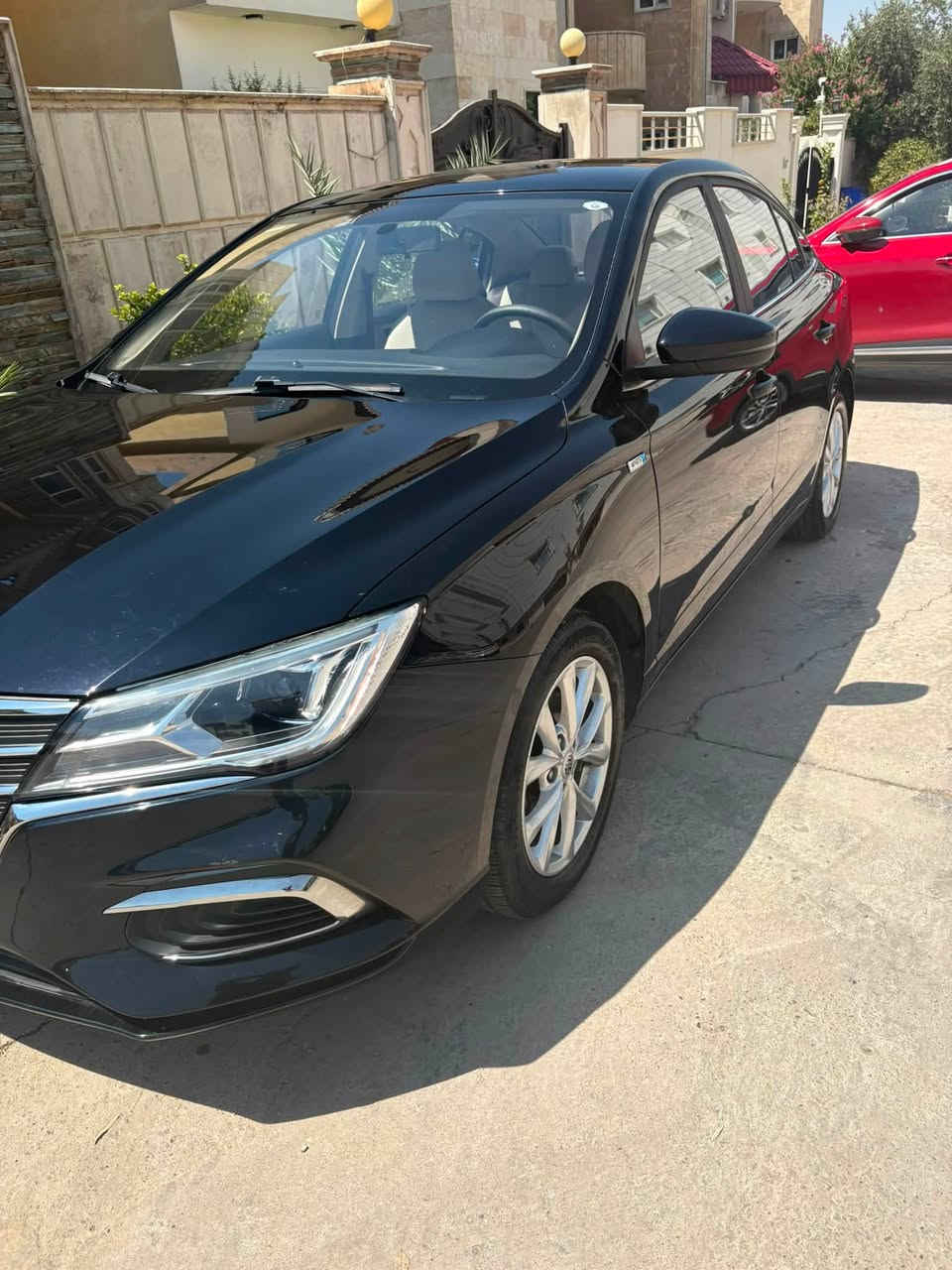 :
🚘 للبيع MG5 Comfort 2021

MG5 موديل 2021 – فئة Comfort
سيارة عملية واقتصادية، مناسبة للاستخدام اليومي والعائلي، وبحالة جيدة جداً.

🔹 المواصفات:

* موديل 2021
* فئة Comfort
* ماشية 90,000 كم
* كاميرا خلفية
* حساسات خلفية
* شاشة وسطية كبيرة
* تحكمات ستيرن 🎛️
* مثبت سرعة
* تحكم بالمقود
* داخلية أنيقة ومريحة
* ناقل حركة أوتوماتيك
* مكيف
* زجاج ومرايا كهربائية
* جنوط ألمنيوم
* مساحة داخلية وصندوق خلفي ممتازين

🛠️ الكير والمحرك بشرط 
✅ شرط السيارة بدون حادث أو دعم
✅ السيارة مفحوصة وجاهزة للاستخدام

📍 السيارة موجودة في دهوك

📞 للمهتمين والاستفسار:
***********
