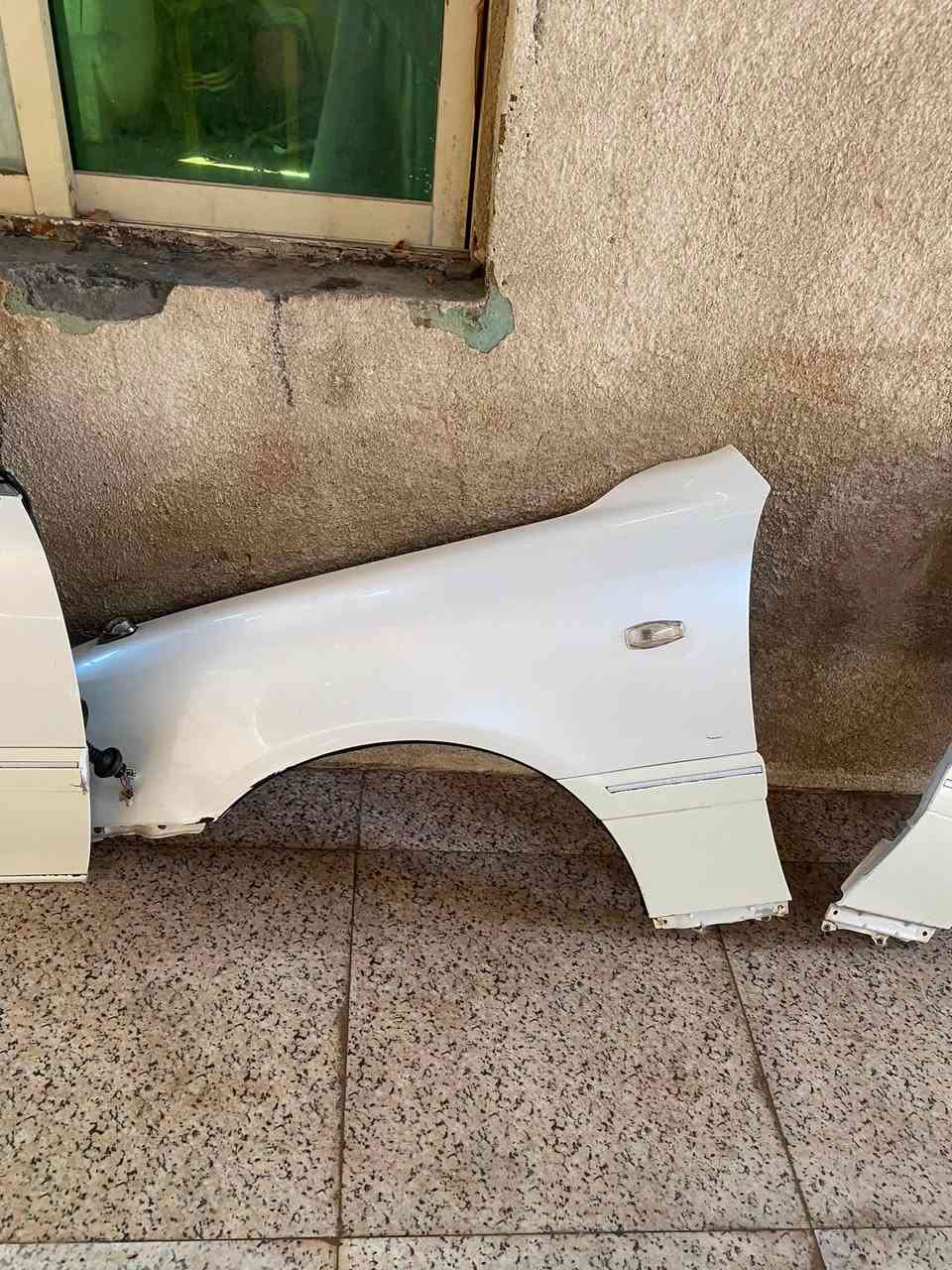 السلام عليكم سستم ملكة صدفي 
البيبان بدون بطاين فقط كاملات 
وجاملقات وبنيد وقبق صندوك
لونهن صدفي مصبوغات حزام وصاير شون صفار بيهن البيبان من جوه 
الي يفيدنه يراسلني او يخابرني بسعر مناسب *********** 
مكاني البصرة الزبير

