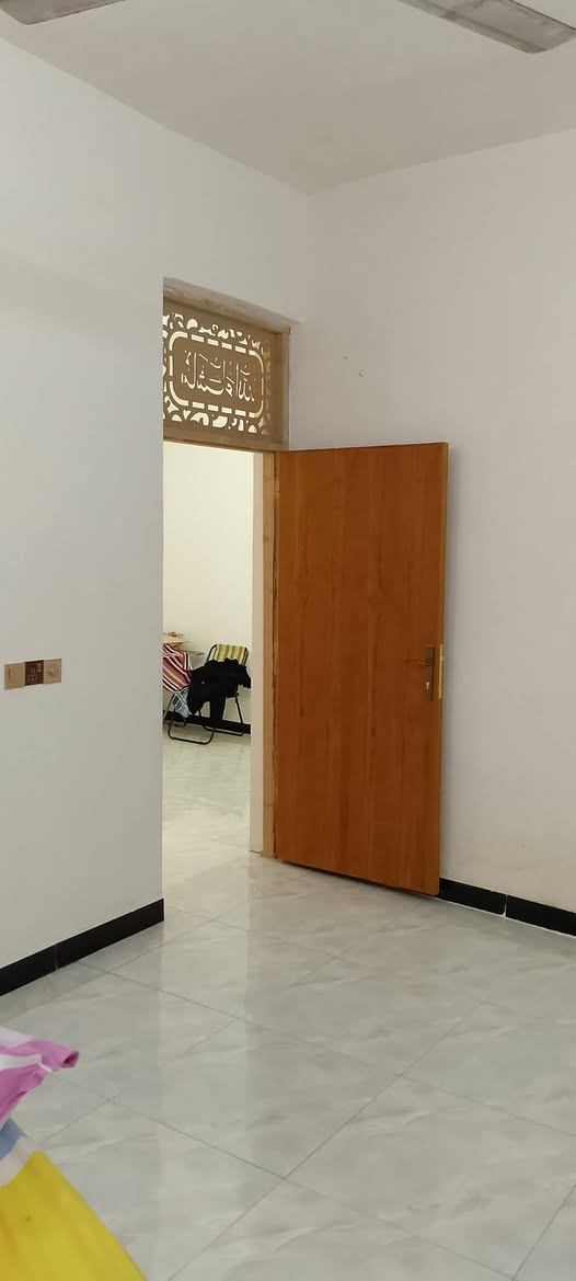 السلام عليكم بيت للبيع المساحه 200متر حي طارق شارع الوسط قرب صيطره تفاصيل داخل الفيديو هاذا رقمي خابر وتدلل***********
