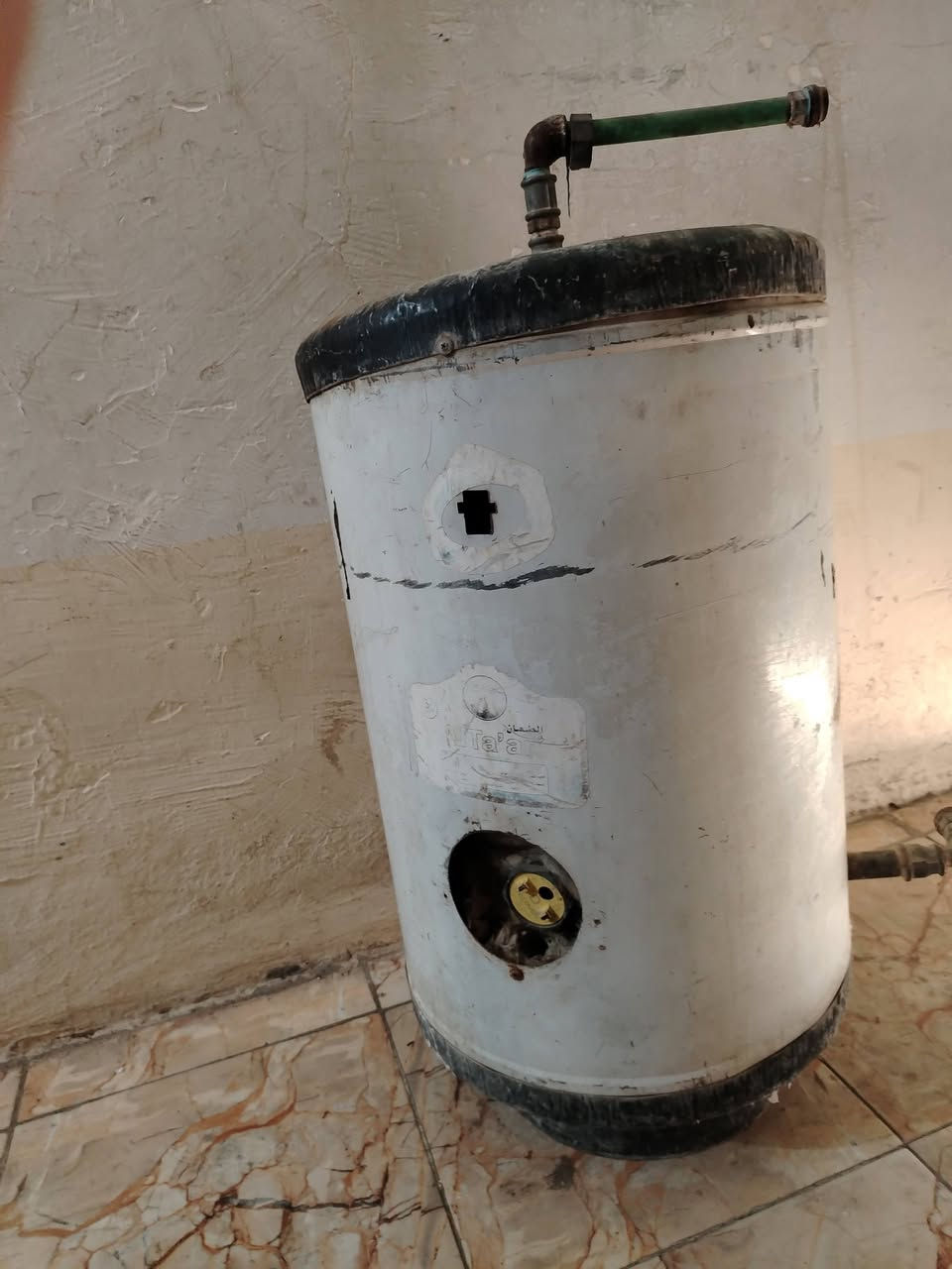 غراض بيت للبيع كلمن وسعره مكان نجف حي القادسيه شراي تصل ***********
