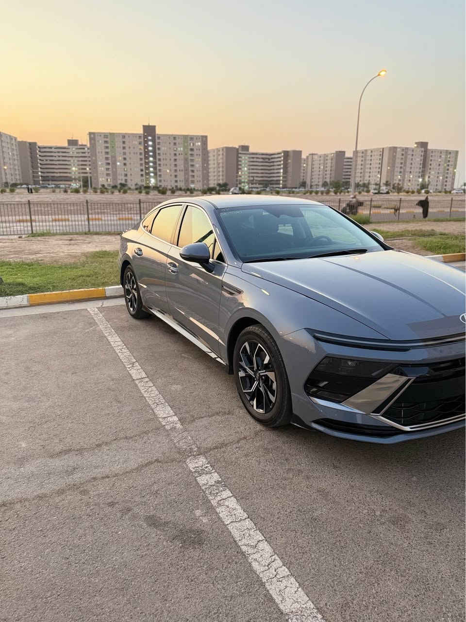HYUNDAI SONATA 2024🇺🇸🇺🇸🇺🇸
حادث السياره دعاميه فقط
مكفوله من التعديل والبارد والتبديل والصبغ
 رقم اربيل تريد وكاله تحويل     
تسجيل جديد 
وترقيم جديد
مكينه2500  GDi
لون سمنتي مميز🩶🩶🩶
المواصفات 
بصمة دخول ذكي  
تحكم ستيرن 
رادار امامي مع تحديد مسار 
رادار خلفي 
رادار جانبي 
اوتو ستوب خلفي 
اوتو ستوب امامي 
شفتات ستيرن 
كشنات كهرباء وفول ايرباك 
كير تعليك 
حساس فتح جنطة الخلفية 
تشغيل عن بعد 
نظام خروج عن المسار 
نظام قيادة ذاتيه 

اوتو هولد 
هندبريك بصمة 
انظمة قياده  
كاربلي يدعم كافة الانظمة الهاتف 

كامرة خلفية دوارة
ويلكب حجم ١٨انج

نقط عمياء 
مراية داخليه تعتيم تلقائي 
شاشة تبريد تحكم كله لمس 
للاستفسار
واتساب اوالاتصال***********
السعر 189 قفل قفل
مكان السياره بغداد زيونه بغداد, العراق
