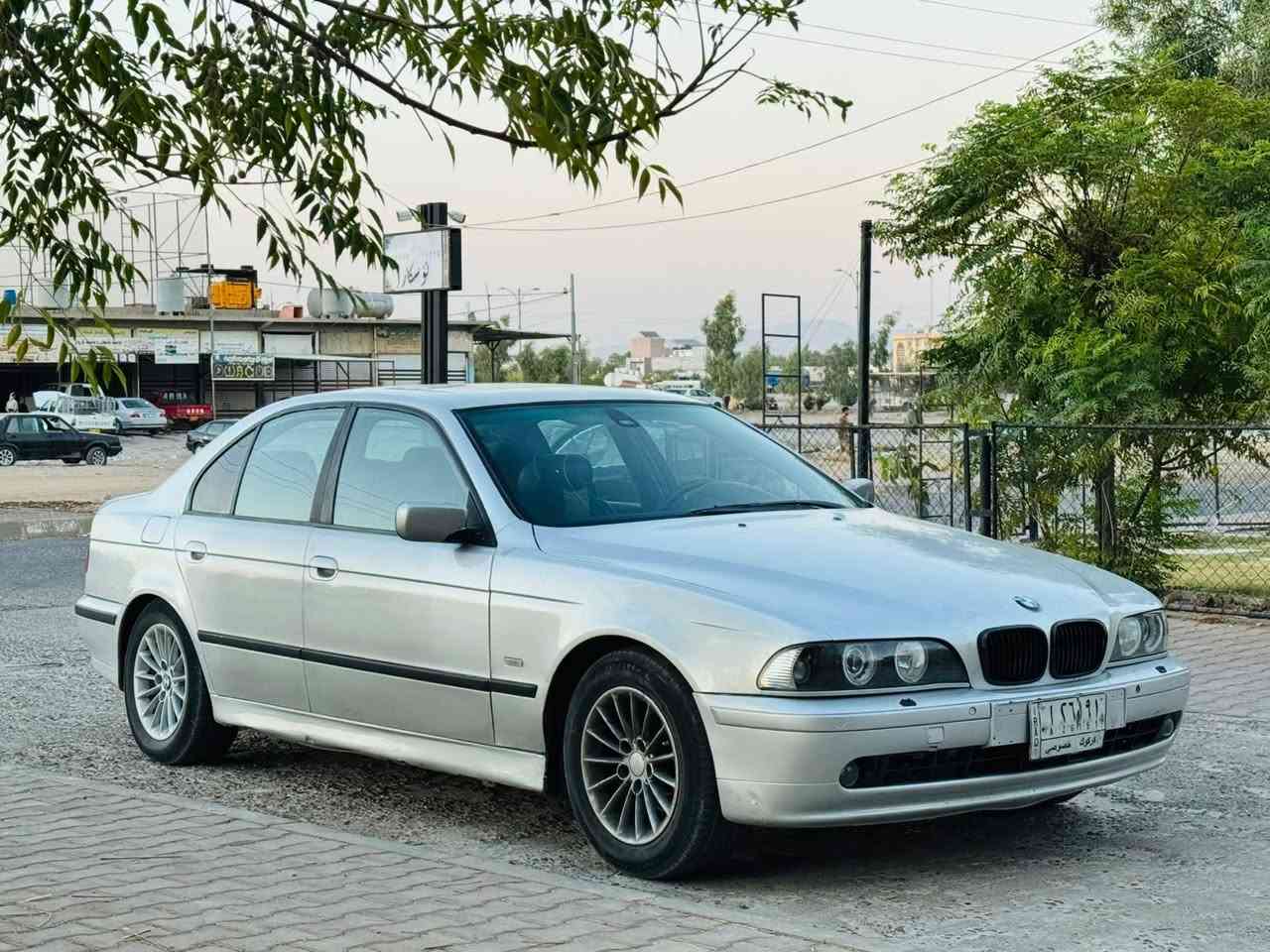 BMW  M 

بؤ فروشتن   موديل 2002 //530iA دبڵ ديجيتاڵ
گير و مةكينةي بةشةرت//گير توماتيك// سبورت // عادي
مواسةفات ///
سوكان فوليوم و // سوكان. ئيم //تحديد  سورعة/ 
ئاوێنە کارەبایی  //هیتەر//ئاوێنەی ناوەڕاست ئۆتۆی
ناو  رةش. ناو جلد
كوشن جلدو  //كوشن  //كوشن هيتر
كيرو مةكةينةو تةبريد و ساردو گەرم 
تحويل ناکرێت .
 سةنةوي2002 موديلي 
 سەیارەکە تازه یە 
سةيارةكة باكو خاوينة مالي دوستة تازە سێرڤزم بۆ کردوە
تكاية مشتةري نيت تةلةفون مةكة  
ژ. م ***********
*********** شمشمل, السليمانية
