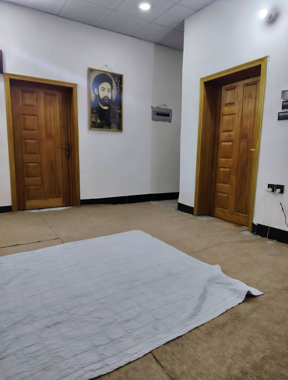 السلام عليكم
بيت طابو صرف للبيع ٣٠٠م ام العصافير صب كونكريت 
قرب الروضة العبير سنه البناء ٢٠٠٠ ترميم قبل أشهر 
 غرفتين وصالة ومطبخ وبراني وصحيات داخليه وخارجيه
السعر ١٠٥  قابل للتفاوض 
***********
