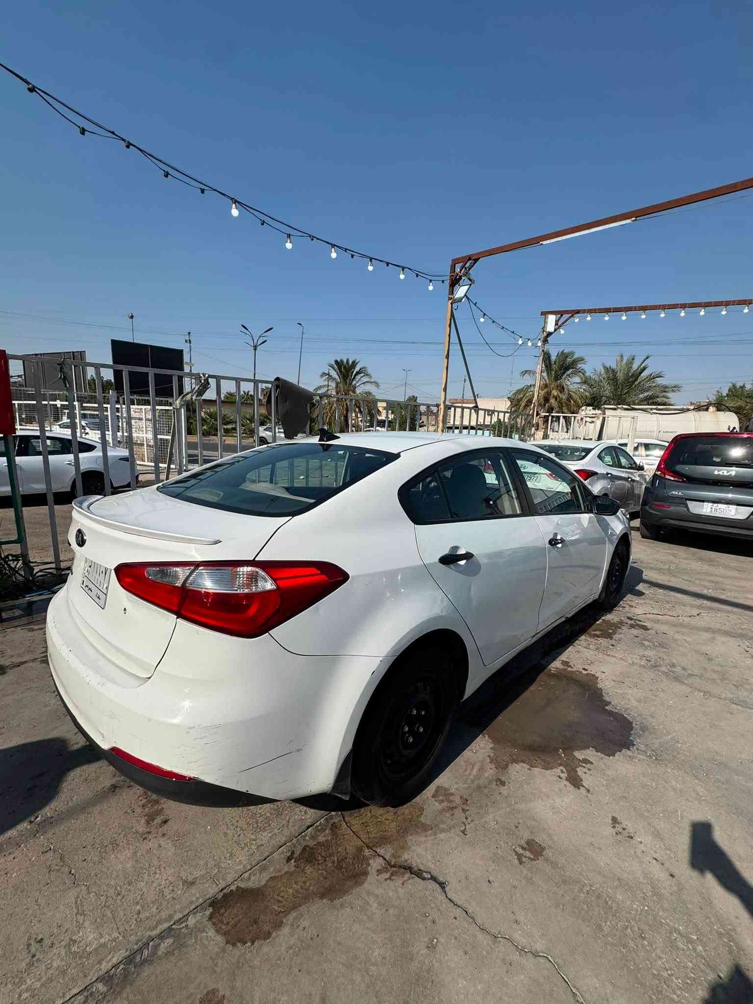كيا سيراتو موديل ١٤ خليجي محرك ١٦٠٠ سياره جاهزه ع لاخير مكينه كير تبريد تخم تاير كله جديد فقط بيها الباب الخلفي مصبوغ سعرها ٨٥
***********
