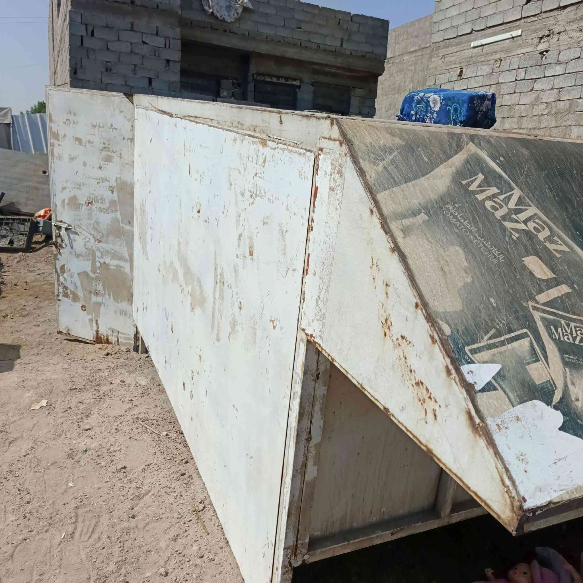 السلام عليكم بوكس للبيع شغل درجه اولى ثقيل مال نثيه للبيع اليريده يخابر ويدلل ***********

