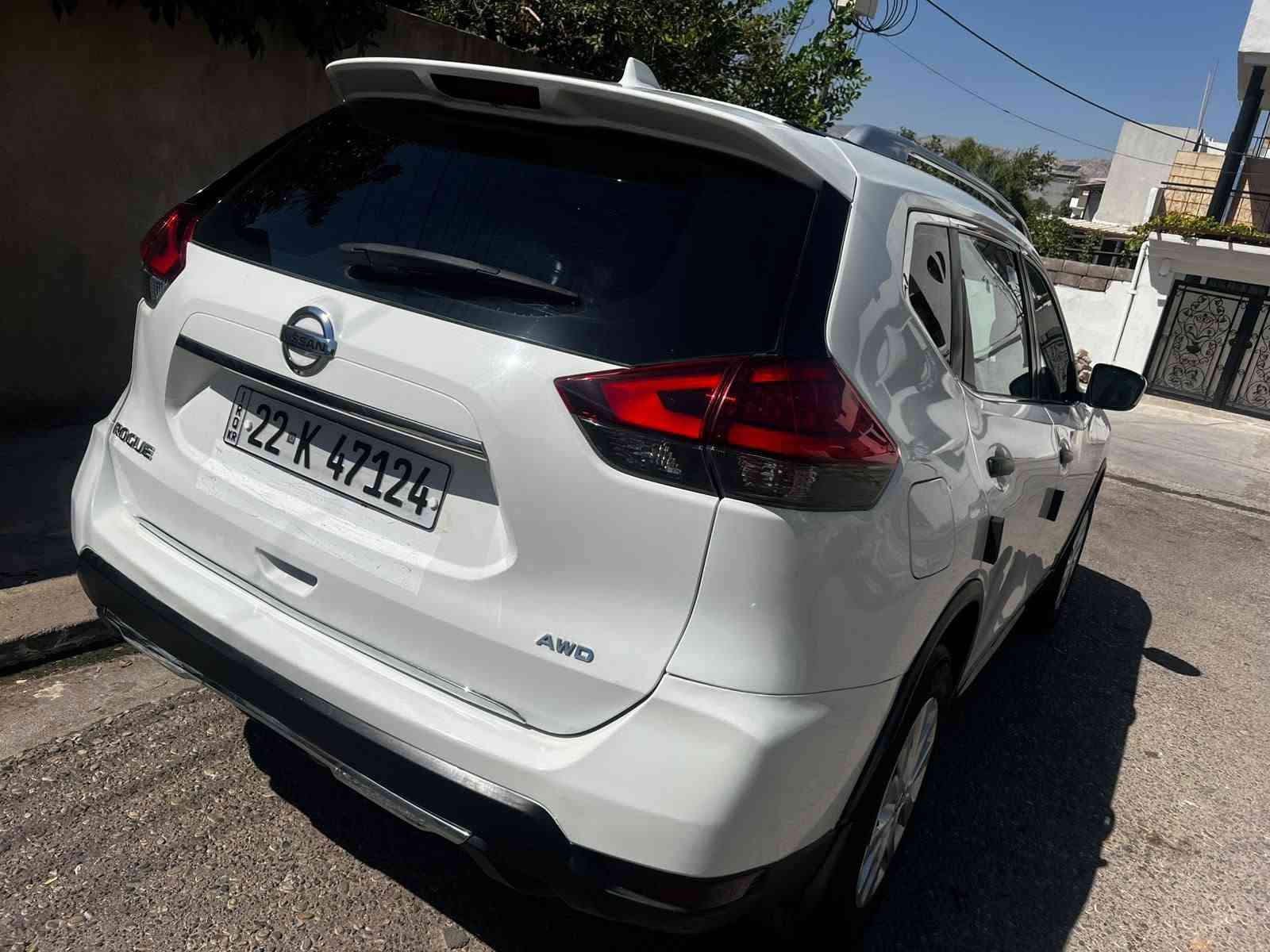 نيسان روج أمريكي S موديل  2017 AWD ابيض ثلاجي بدون صبغ  كلين  حجر ايرباك بشرط رقم سنويه جديد  سونر موجود  مكان سيارة عقره تلفون *********** كورك وتساب           مكان سيارة عقره سعر 148مجال قليل
