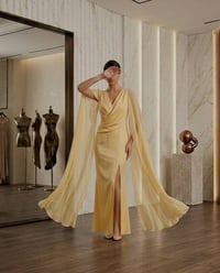 فستان ليموني صيفي للبيع ب٣ تصاميم قياسهن l/xl  طولهن ١٥٠ -١٦٠  قماشهن ...