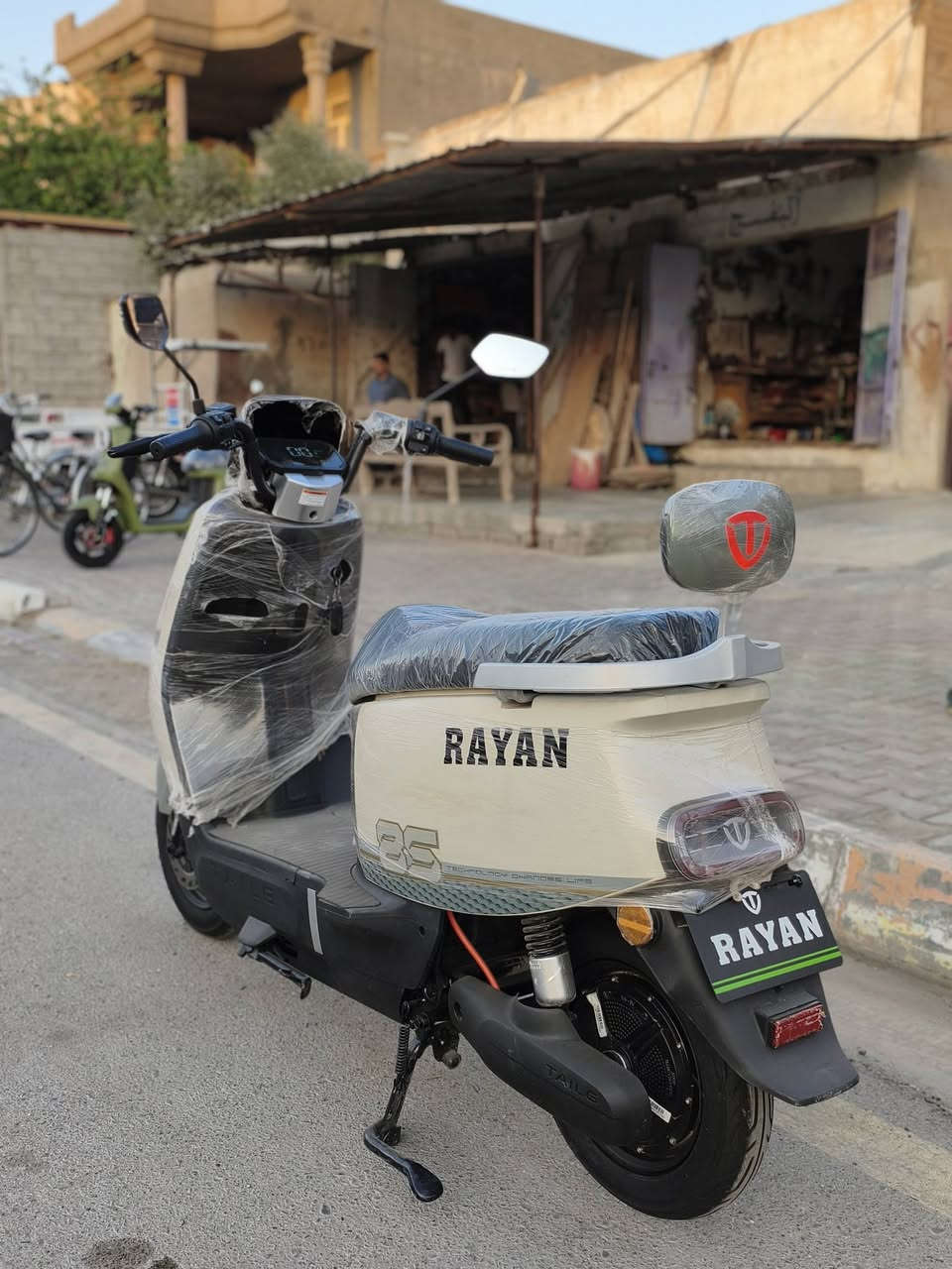 دراجه شحن
RAYAN C2 2025
الراجه جديده
6 بطاريات كبار كرافين شرط 
شاشه ديجيتال
لايتات عالي ناصي لد
نظام رماش 
اشاير لد 
دبل اشاره 
نظام بارك P
3 نمر 
بريكات دسك هايدروليك امامي وخلفي 
دراجه جديده ما بي اي نقص 
السعر 950 وبي مجال 
المكان ديالى جلولاء 
استفسار ***********

