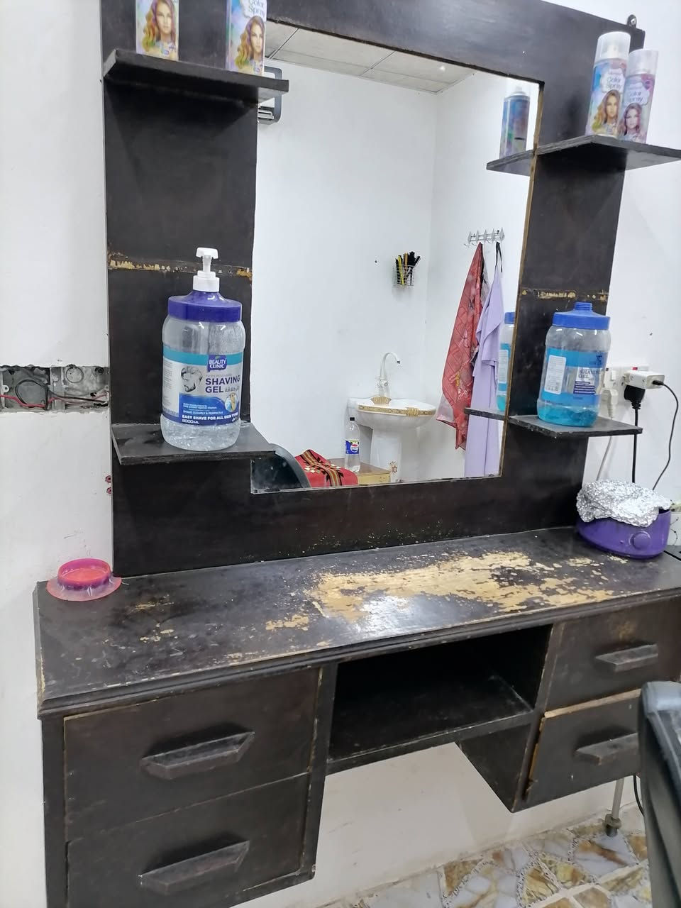 سلام عليكم شنو موجود في الصوره البيع كلهم شلع سعرهن ١٢٥ بيهن مجال عنواني البصره ابي الخصيب رقم ***********
