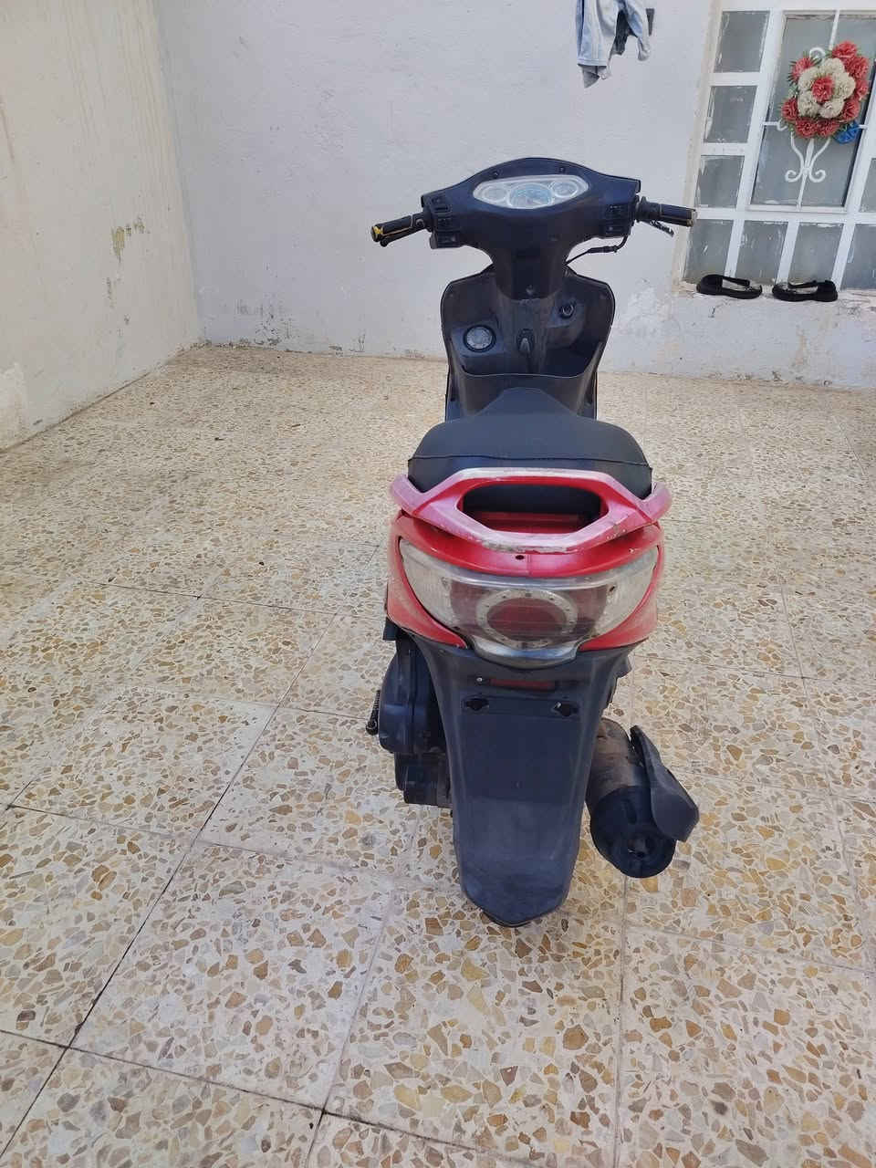 السلام عليكم دراجه كامكو جي 4 للبيع دراجه نظيفه اول فتحتها مجففه التجفيت اصلي كهربائيات كلها شغاله نقره سلف كل نقص ما بيها الدراجه شلعه ومعدل فول السعر 350 مكاني نجف حي الميلاد***********
