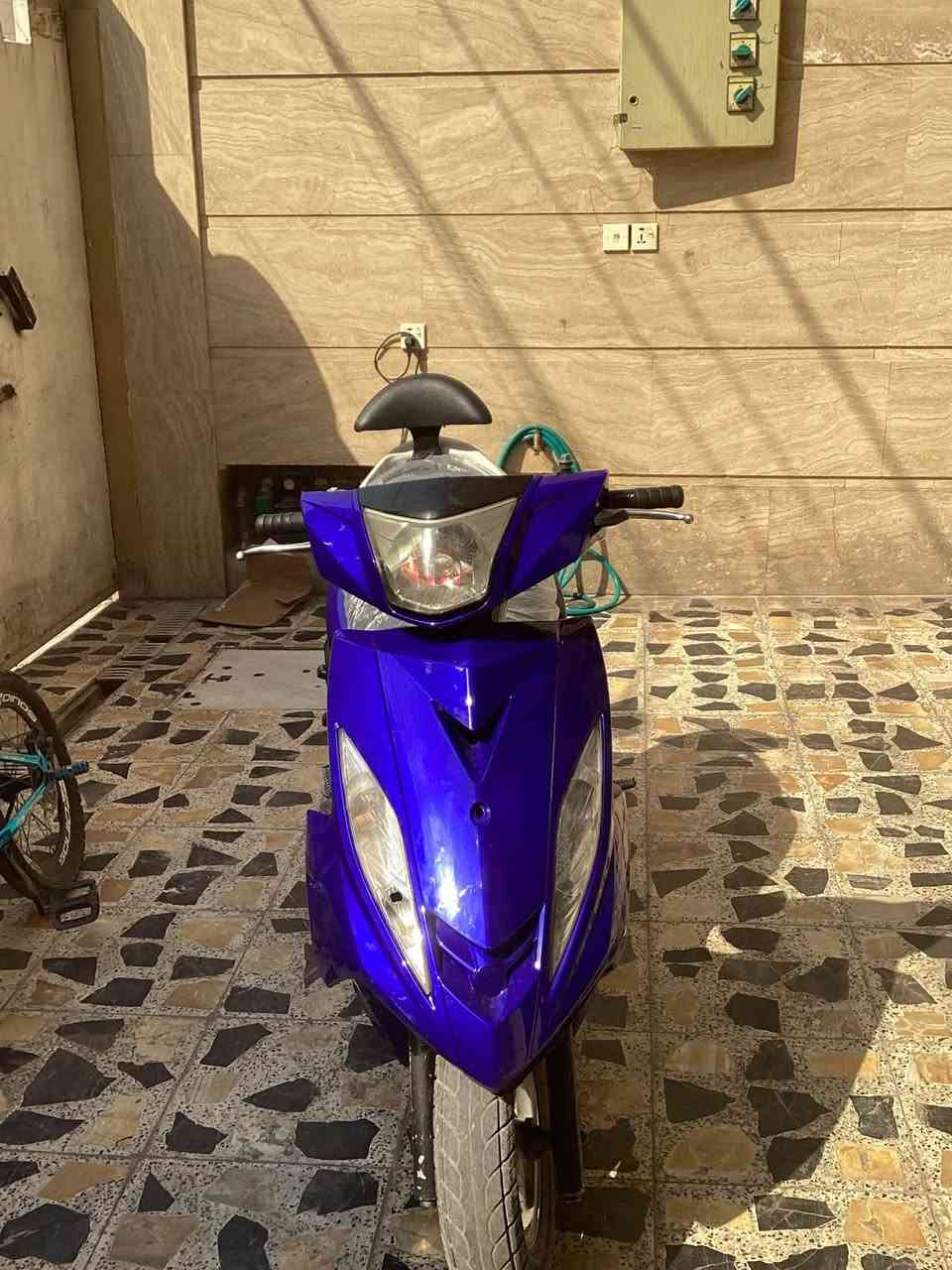 السلام عليكم جيتي ار مديل 12 دراجه نضيفه كلشي شغال قفل استيرن قفل صندوق قفل بانزين دراجه ايشي مانقصه بقص بس مجمع مال هورن  دراجه شلعه معدل كلش حلو كله ابلادي مكينه خرسه  مكان بغداد الجديدة سعرة 800 وبيه مجال حك الجيه ***********
