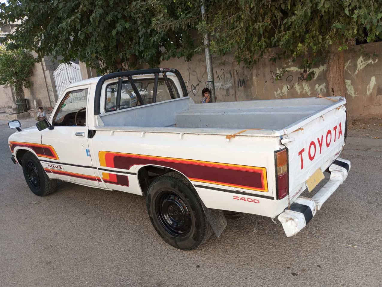 پیکاب مۆدێل1980گێڕومەکینەوئەکسل بەشەرت وەرگەڕاوبەشەرت سەنەوی بەشەرتی ئەوەلیات و حاسیبە چوارتایەی باشی لەژێرە بێتەقەوڕەقە کارەبای گشت گیانی مەزبوت سعری 15گڵاویەک تۆزێک مەجال ***********ژ.م***********ناونیشان چەمچەماڵ
