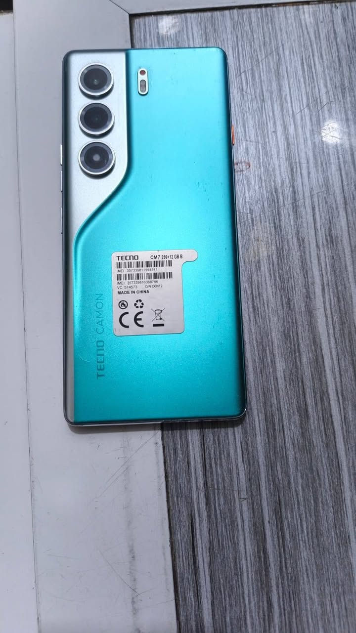 السلام عليكم Tecno  camon 40 pro 5G   للبيع مستعمل قليل الجهاز نضيف بي شخط زغيرون كلش بالضهر  بدون كارتونه وكسسوارات  الجهاز يدعم 90فريم بالالعاب  وبدون الالعاب 144 فريم  الجهاز يدعم الذكاء الصناعي وللمعلومه الفطر الي بالصوره الي بالشاشه هاي لزكه ضد الكسر  يعني مو الشاشه  سعر الجهاز 325 وبي مجال  العنوان صليخ او التواصل عل رقم ***********  واتساب فقك
