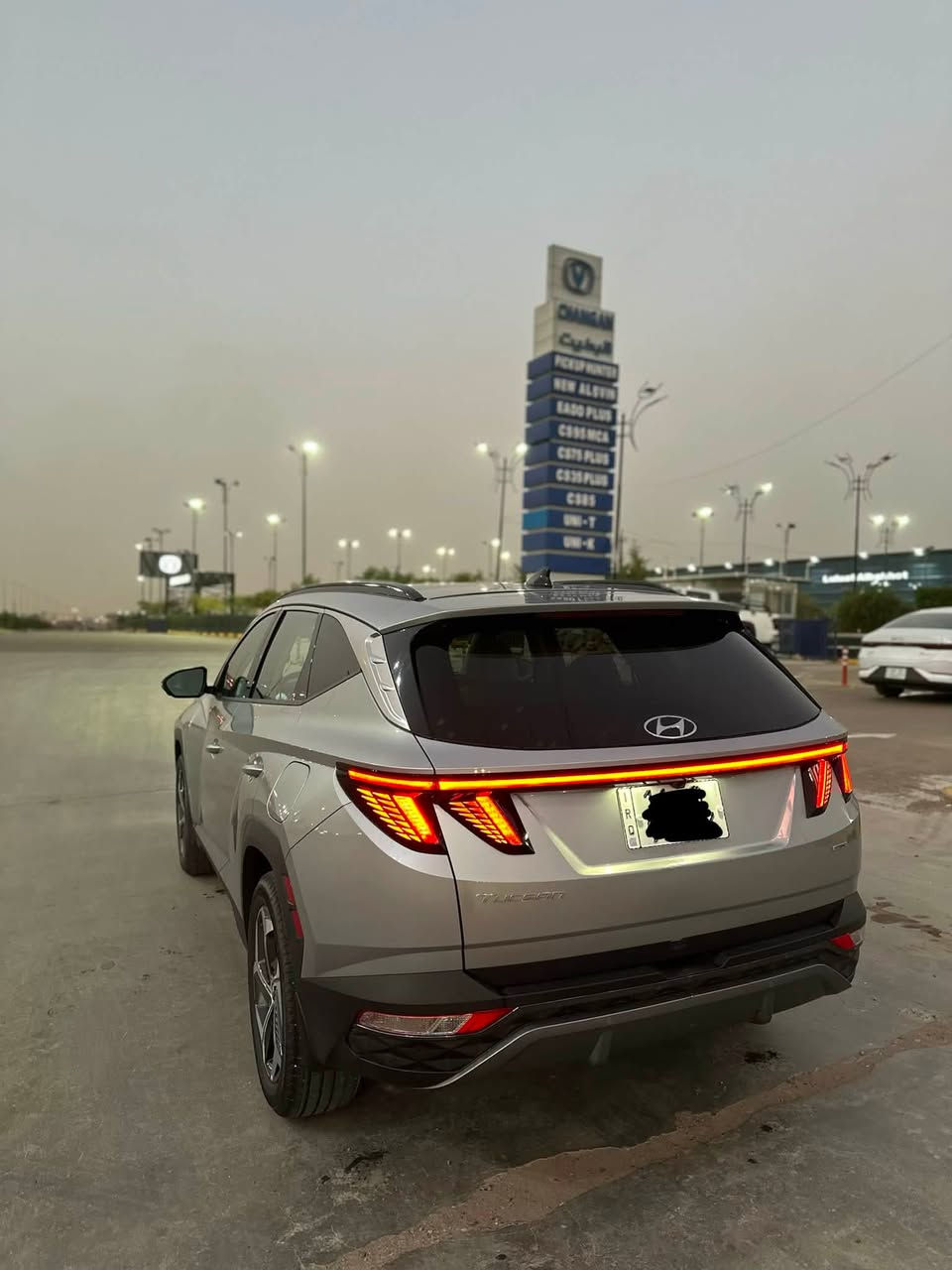 توسان 2024 فول مواصفات ماشيه 15 الف 
لون سلفر وارد امريكي فول مواصفات 
لمتد vip اوتو بارك صور لحادث بلمنشور
المواصفات : بانوراما / بصمة / جلد / كشن كهرباء / خزن 
ميموري / جنطة كهرباء / شاشة كبيرة 20 انج / شاشة ديجتال / انارة داخلية LED / كير دكم /سايد بريك دكمة / مود درايف / اوتو ستوب / محرك 2500 / تدفئة وتبريد بالكشنات / مانع انحدار / ٤ كامرات + شاشة عرض كامرة رباعية / تبريد قطعتين. / نظام HTRAC / رادارت / شفتات ستيرن / رادار نقطة عمياء / تشغيل عن بعد / تحريك بالبصمه( اوتو بارك)/ تدفئة ستيرن/ كامرة في المري الجانبية مع الاشارة في الدشبول 
مكاني بغداد*********** وسعرها 185$وبيها مجال
