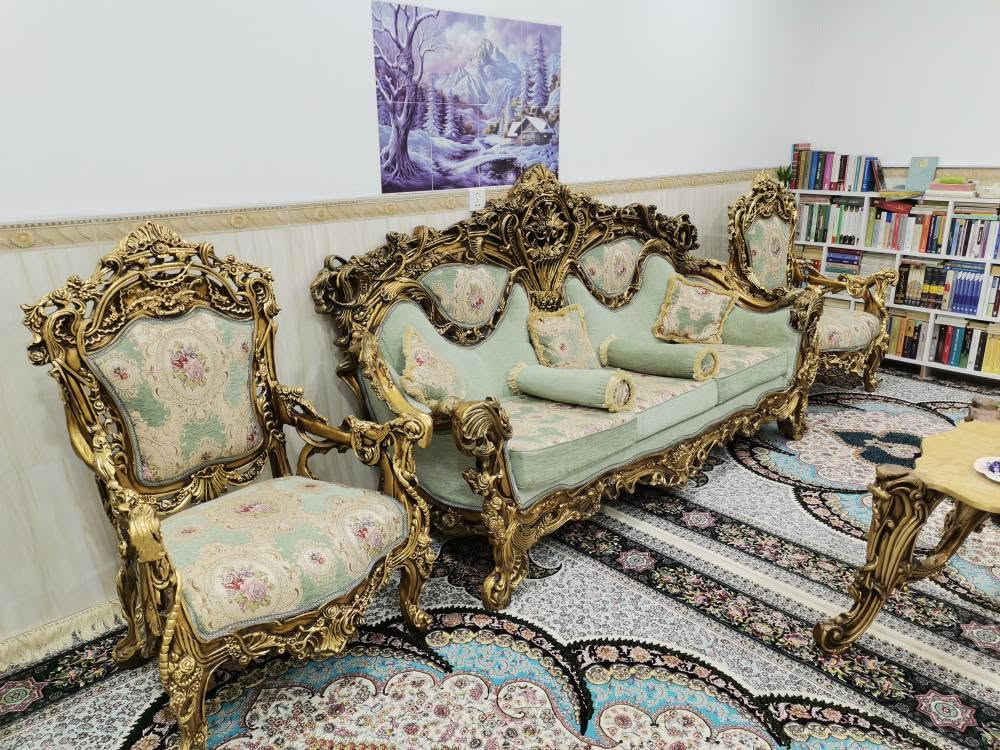 ئەم تاقمە بۆ فرۆشتن
دە نەفەریە ئەسڵیە تۆکمەیە .سێ تەپڵەکو مێزێکی لەگەڵە..
شوێن دەربەندیخان گەیاندن هەیە..
***********..*********** السليمانية, العراق

